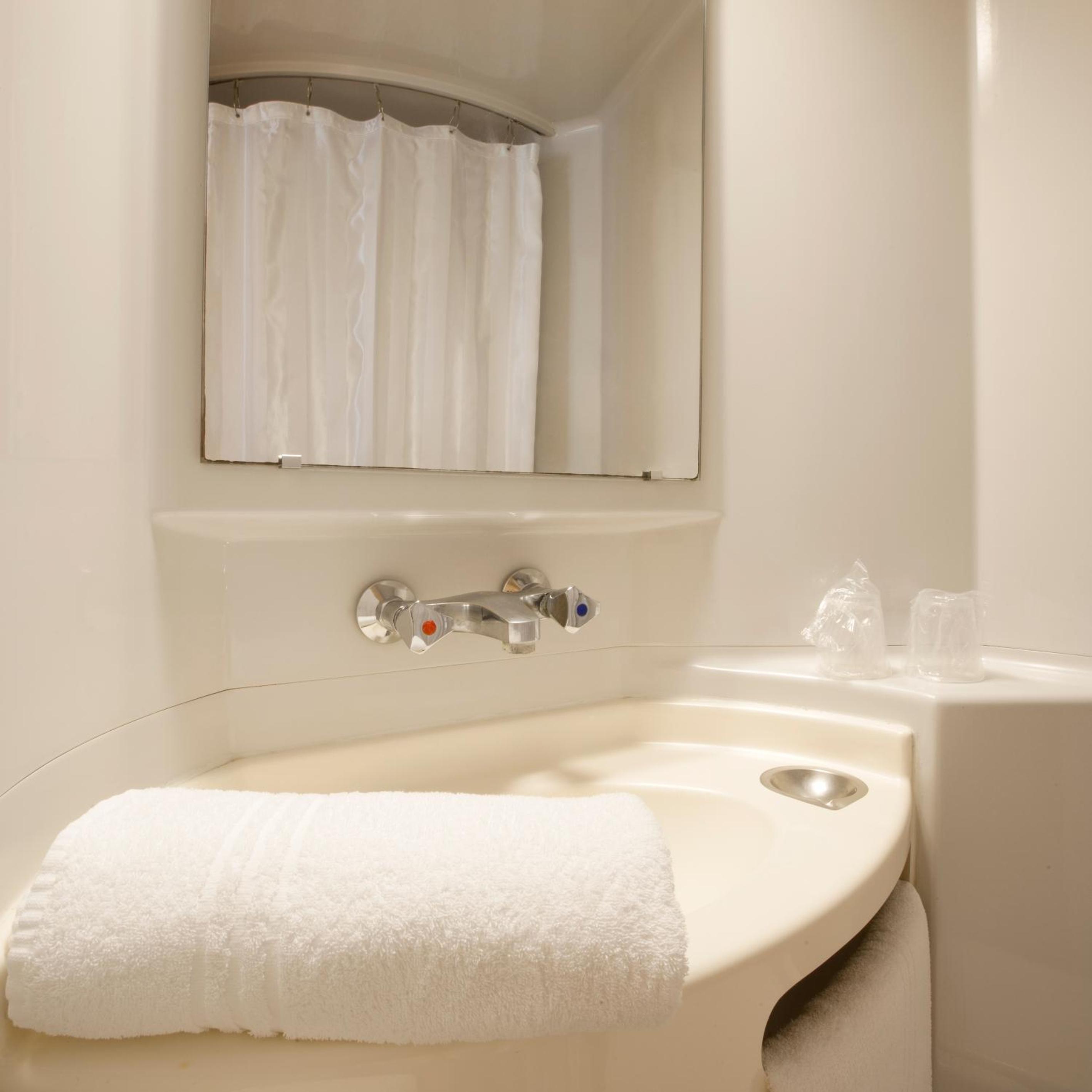 Triple Room (1 Double Bed + 1 Single Bed) photo 2
