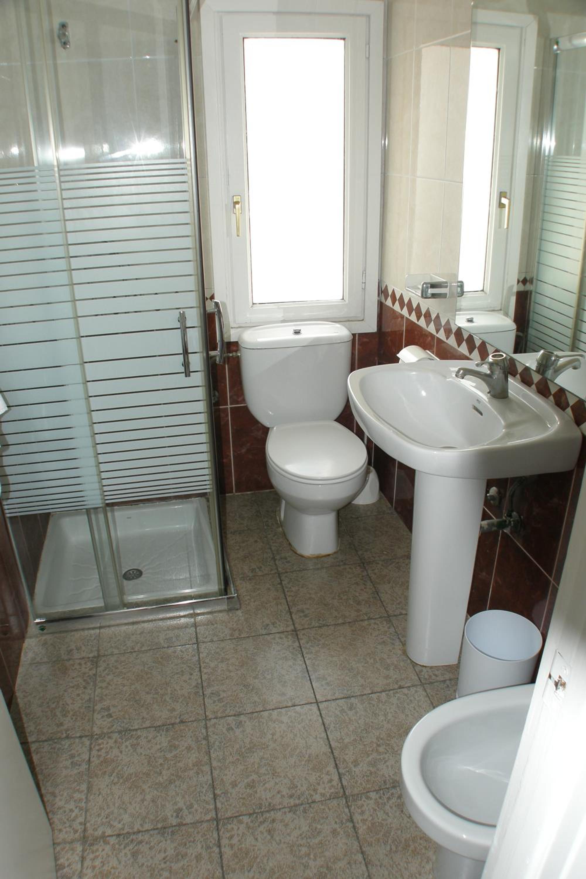 Standard Double Room - Photo 2