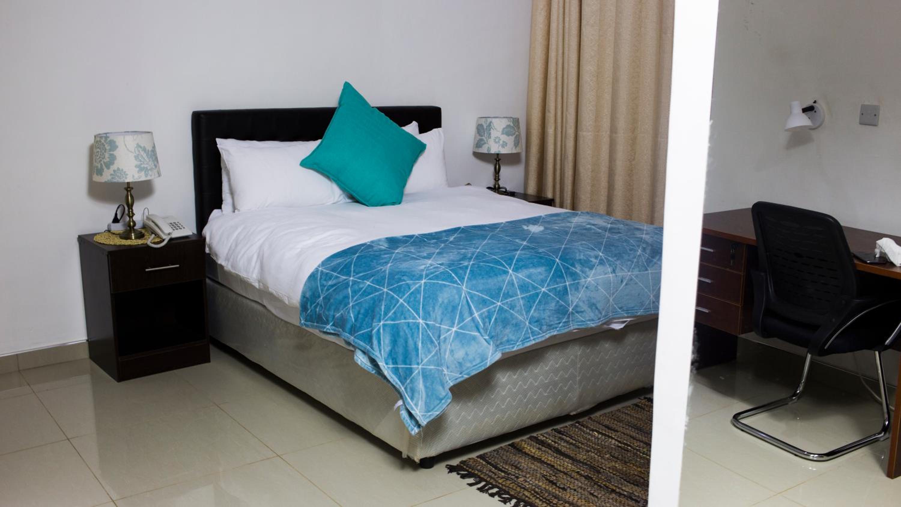 Deluxe Double Room - Photo 10