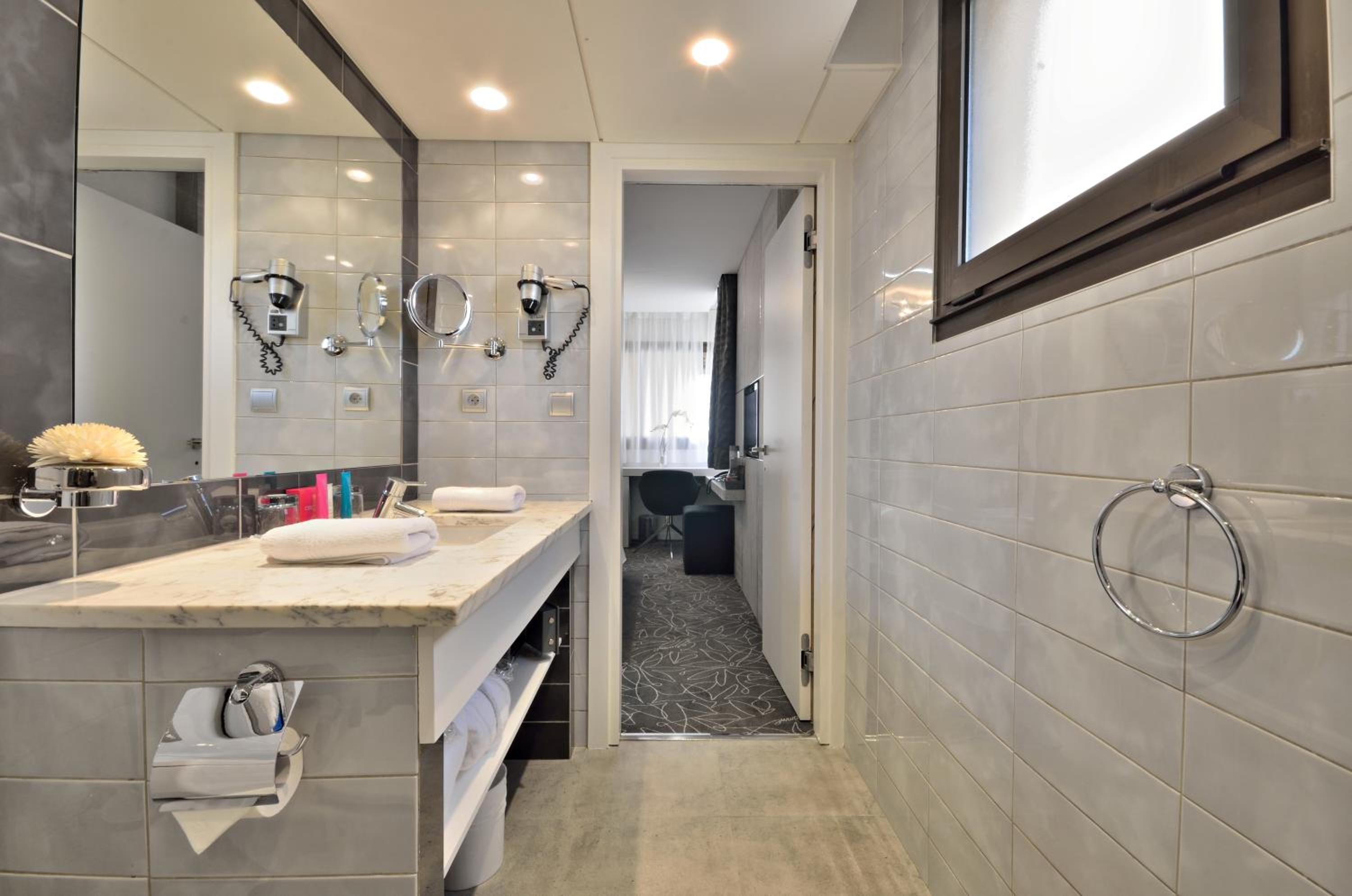 Junior Suite with Garden View - Photo 6