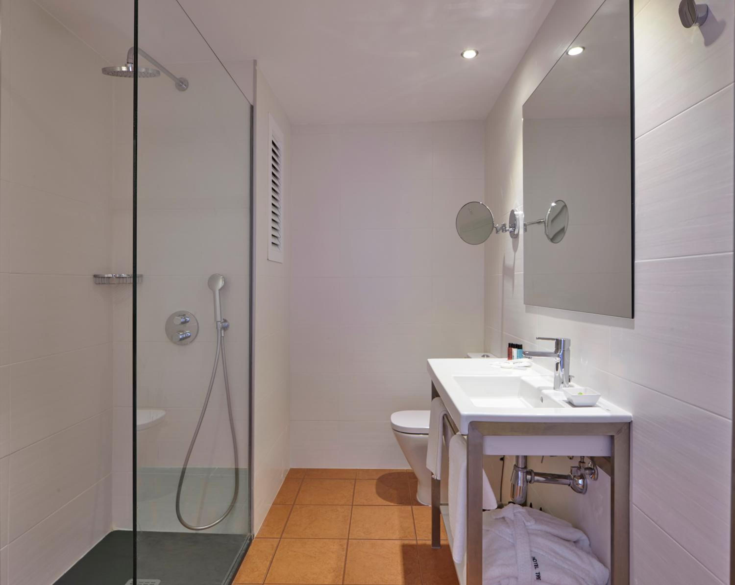Double or Twin Room with Terrace - Photo 8