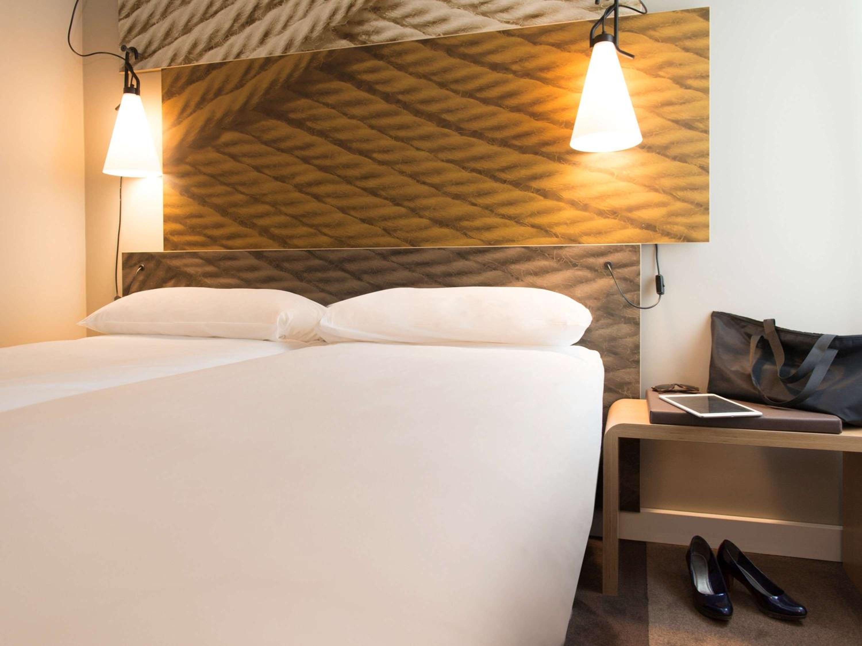 Standard Twin Room - Photo 9