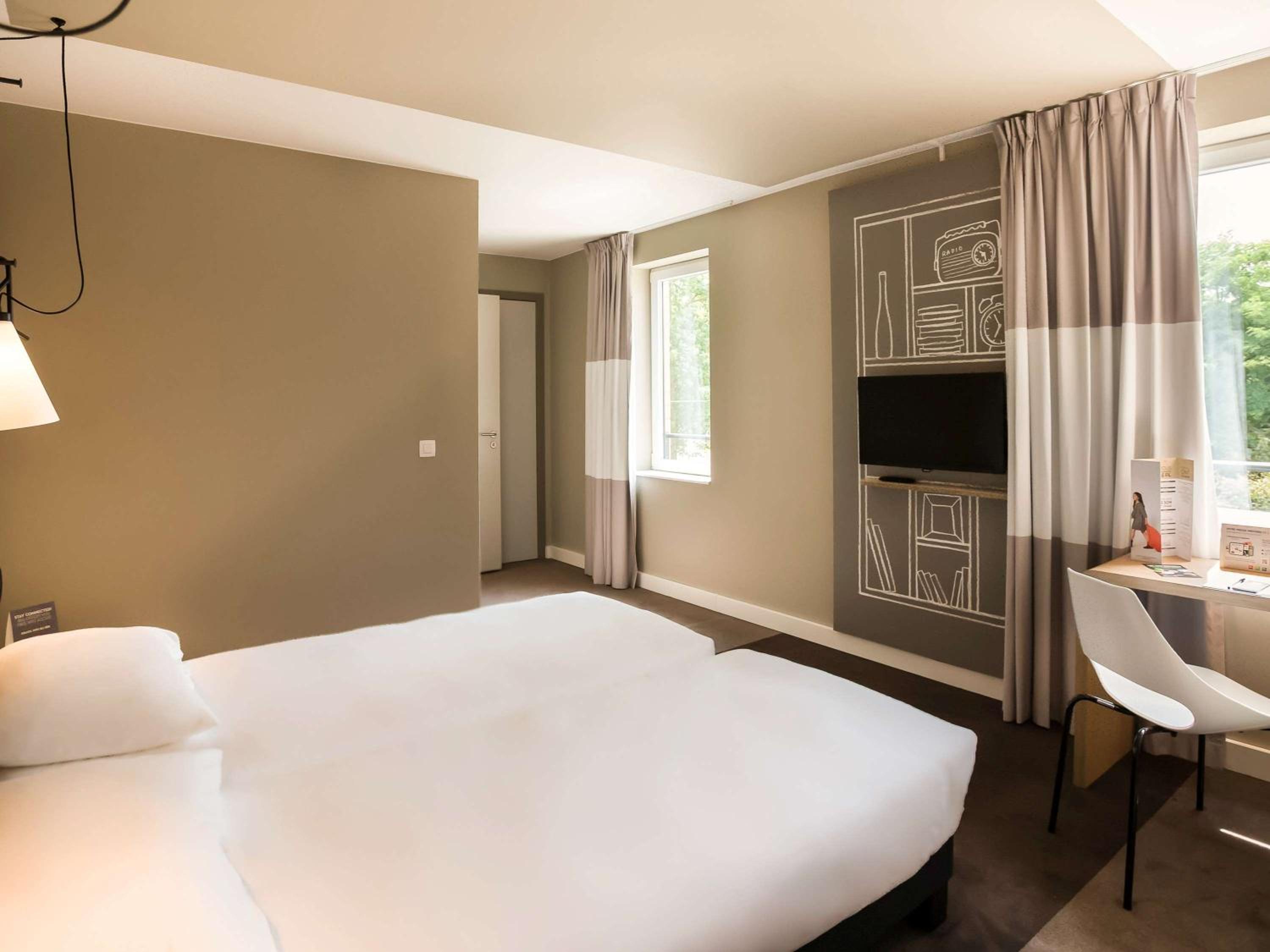 Standard Twin Room - Photo 11
