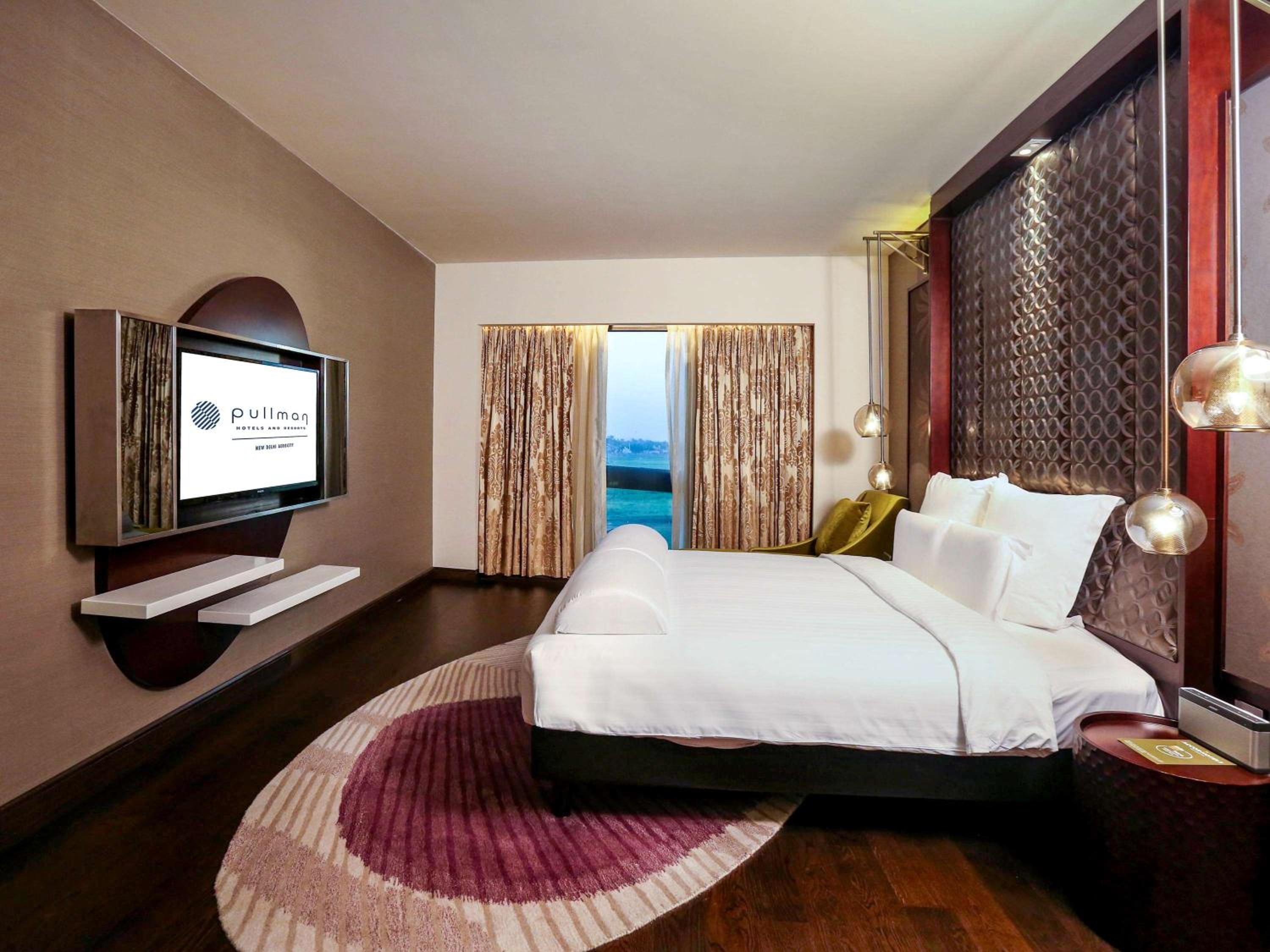 Superior King Suite with 20% discount on food, beverages, spa and laundry | Complimentary one way airport transfer | Lounge access and cocktail hours thumbnail 5