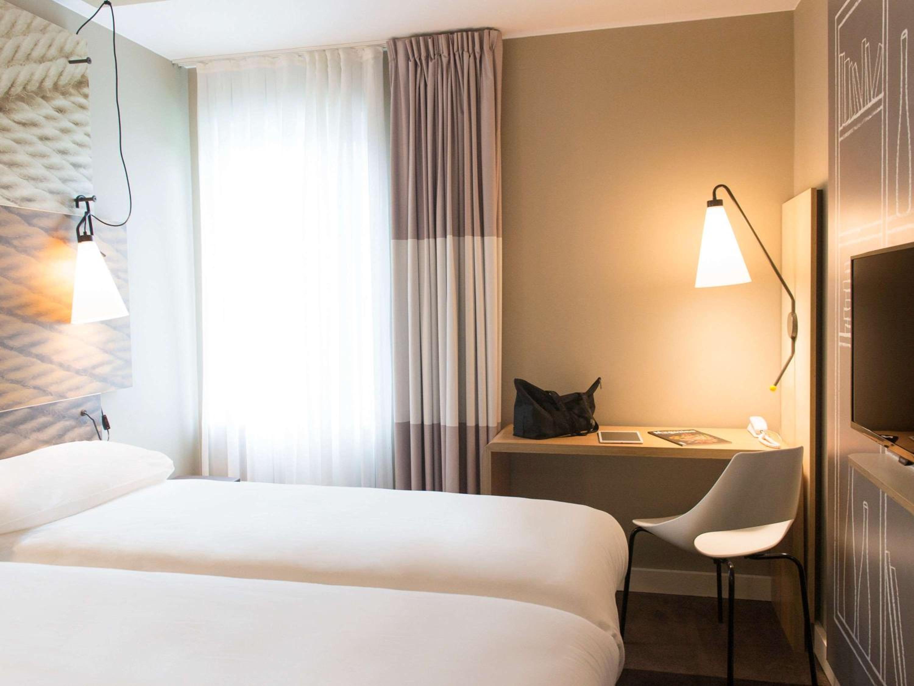 Standard Twin Room - Photo 4