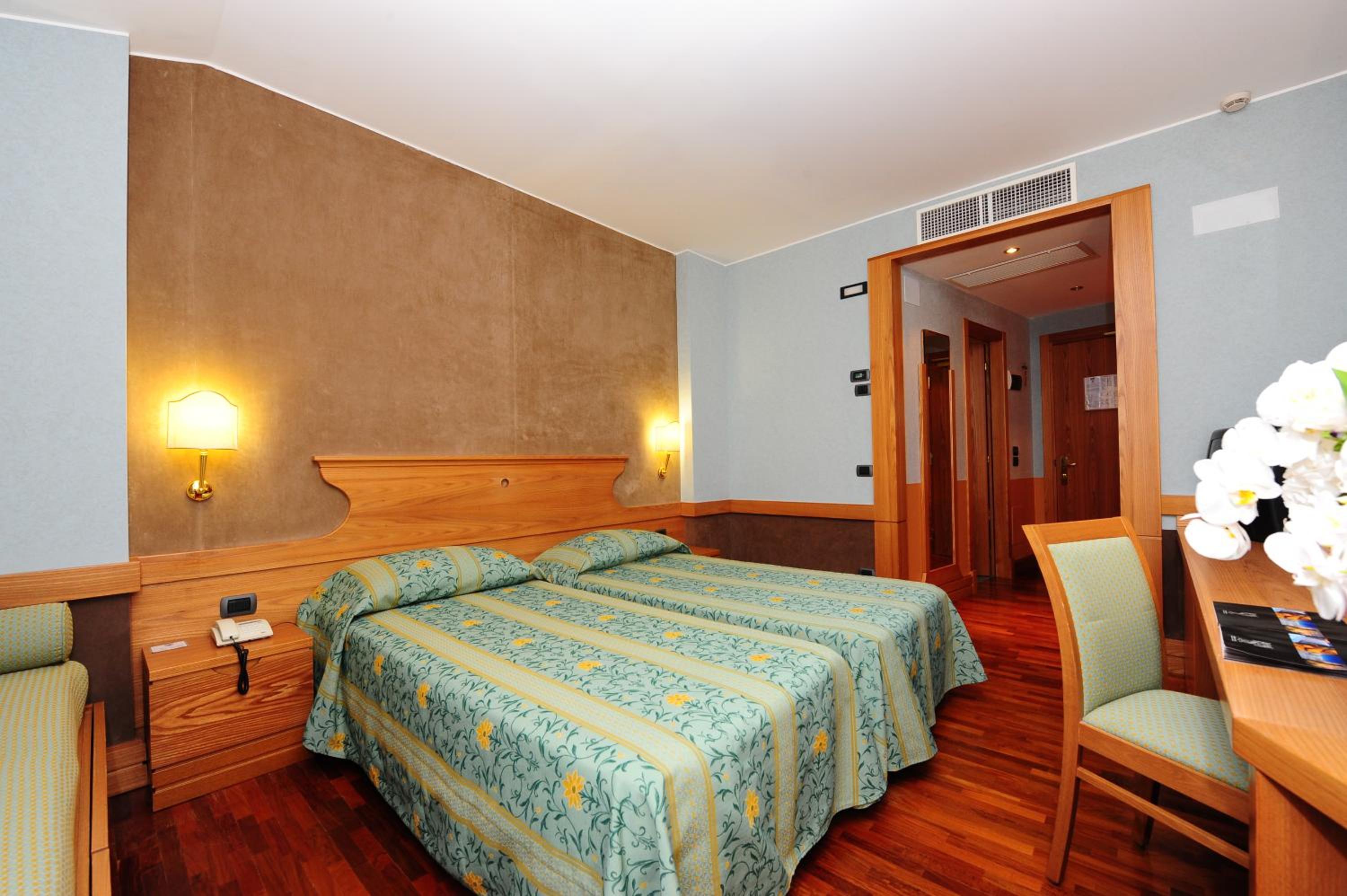 Classic Double or Twin Room - Photo 2