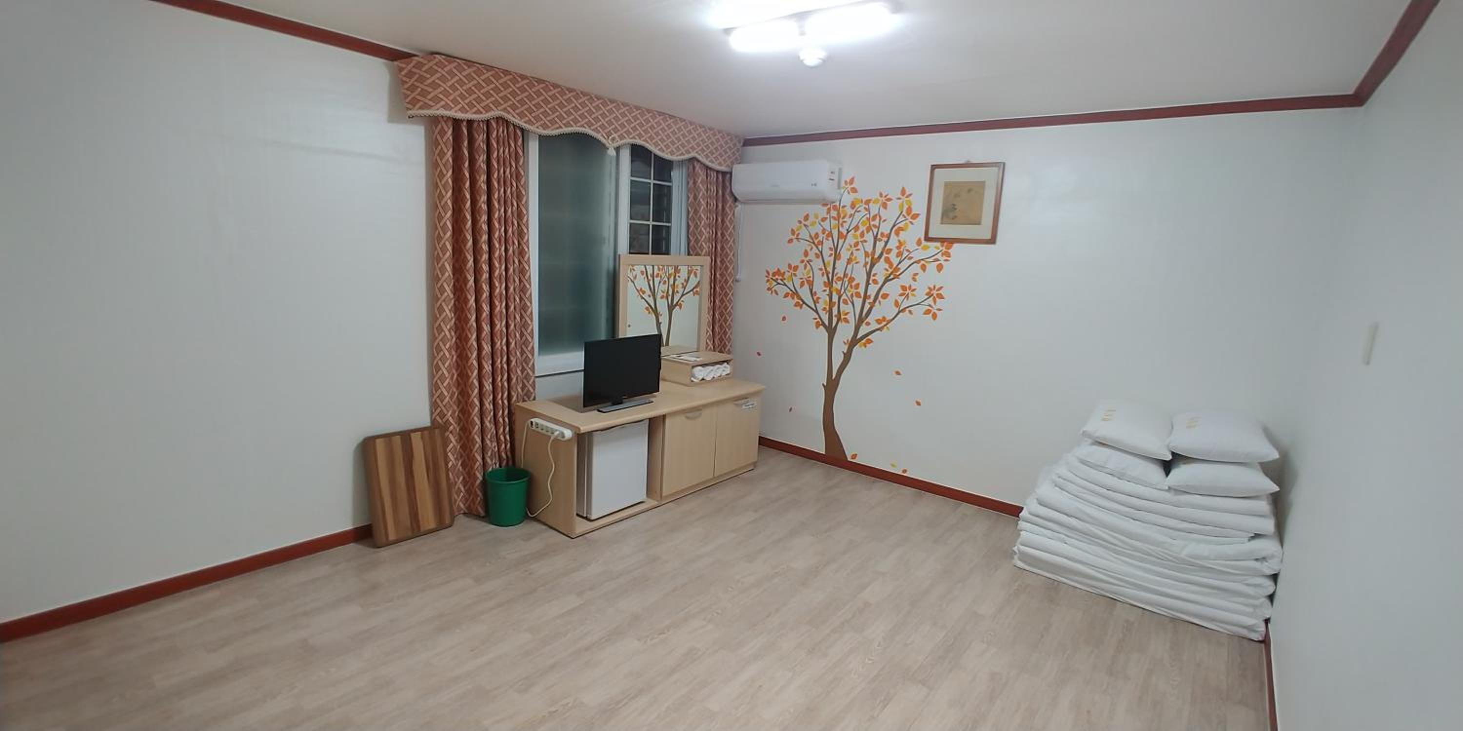 Korean-Style Family Room - Photo 14