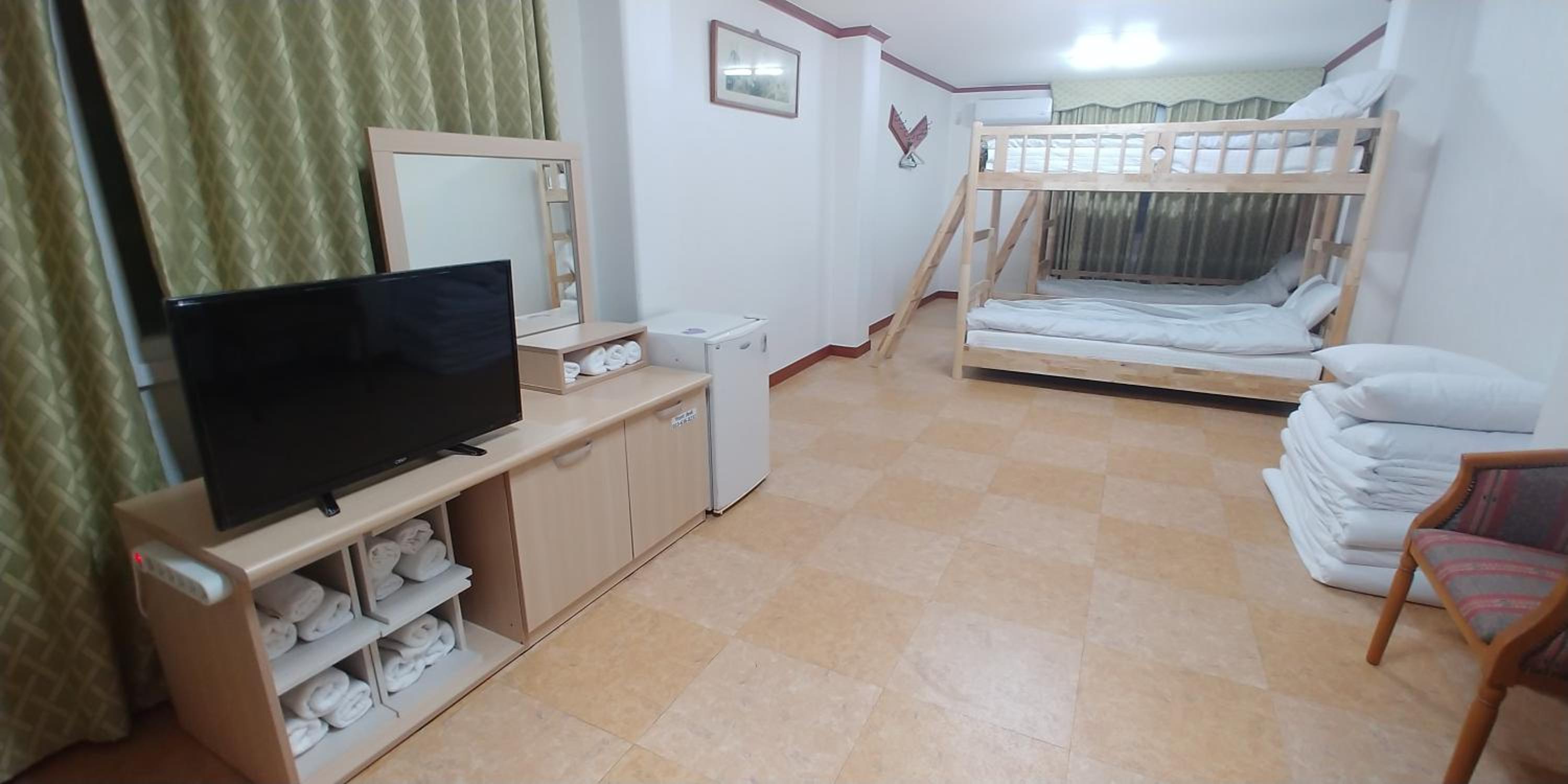 Family Room - Photo 4