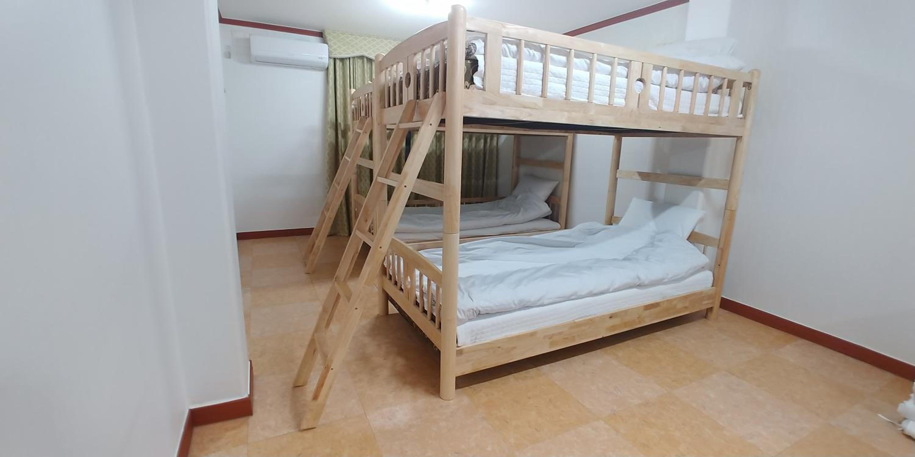 Bed in 6-Bed Male Dormitory Room photo 3