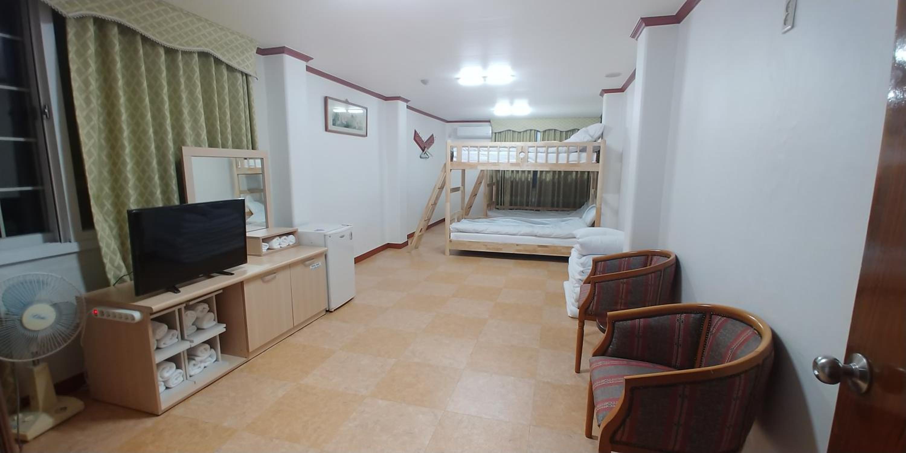 Family Room - Photo 2