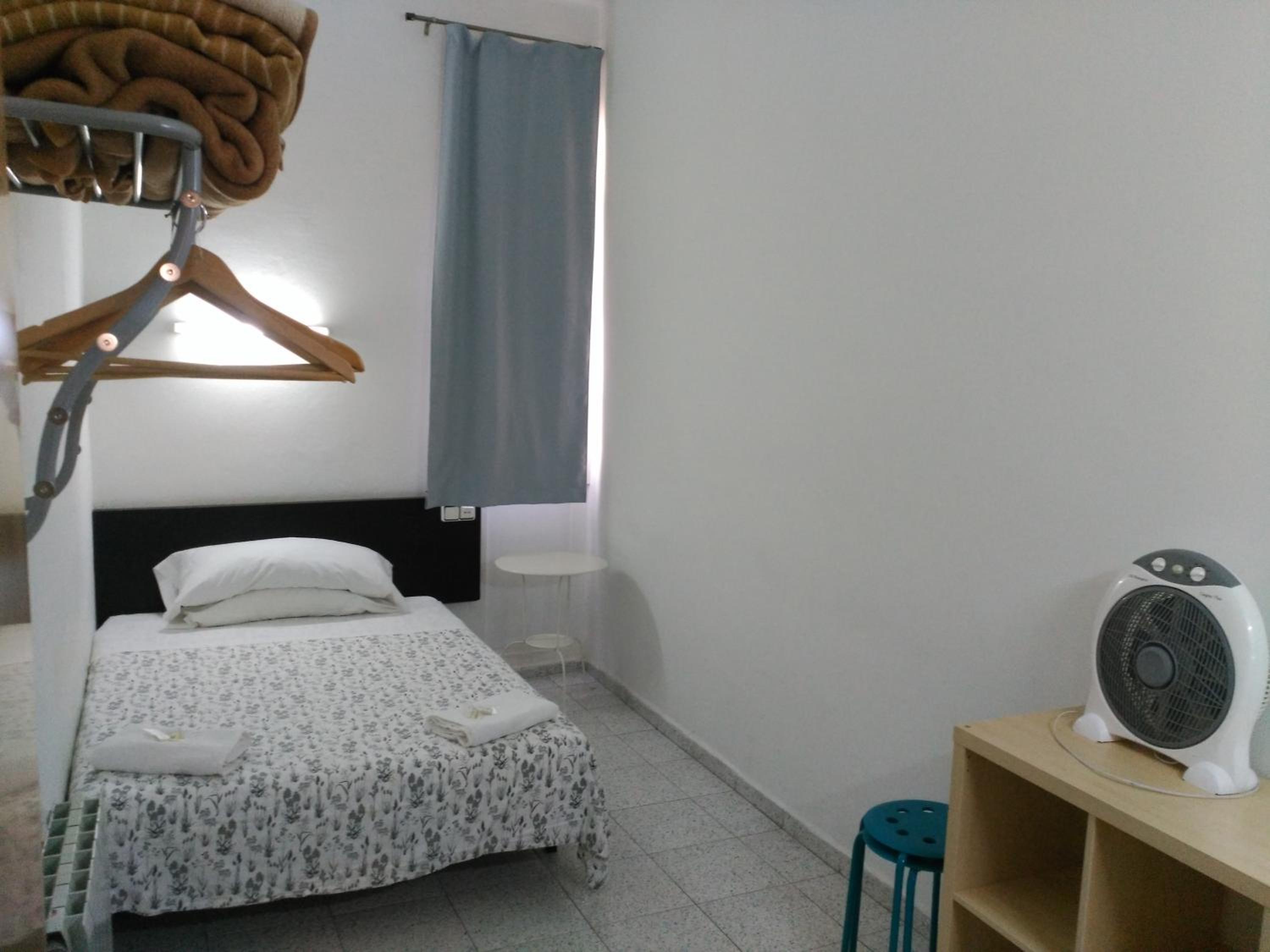 Habitación Doble Económica con Baño Compartido