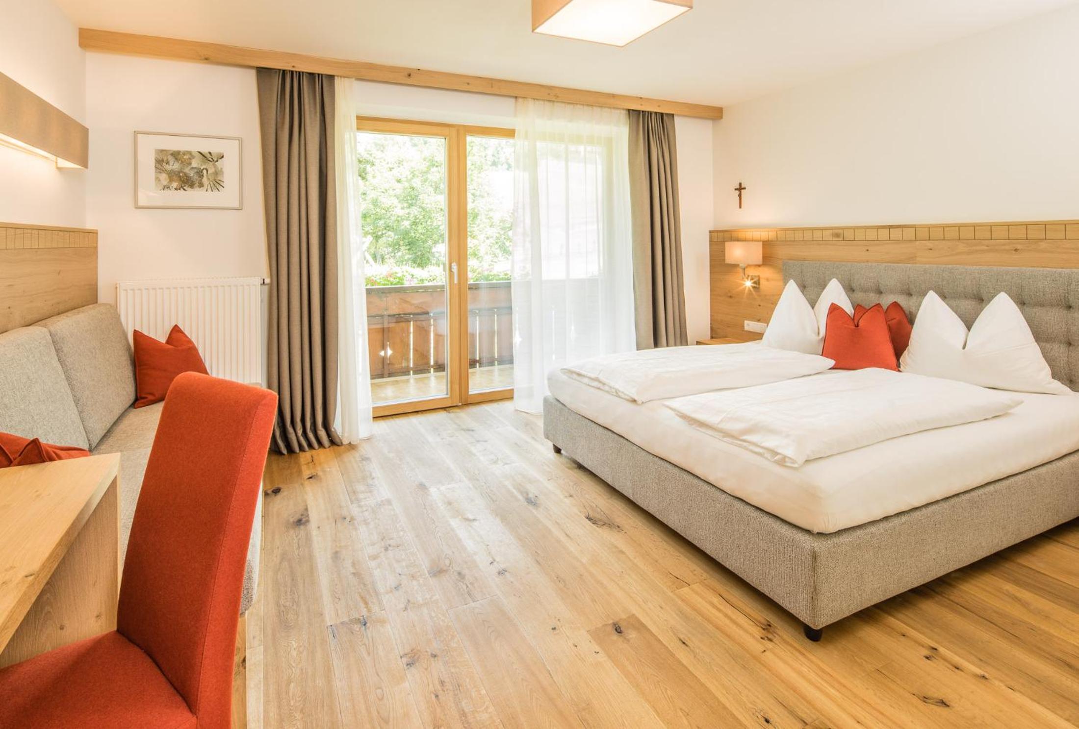 Junior Suite with Balcony photo 2