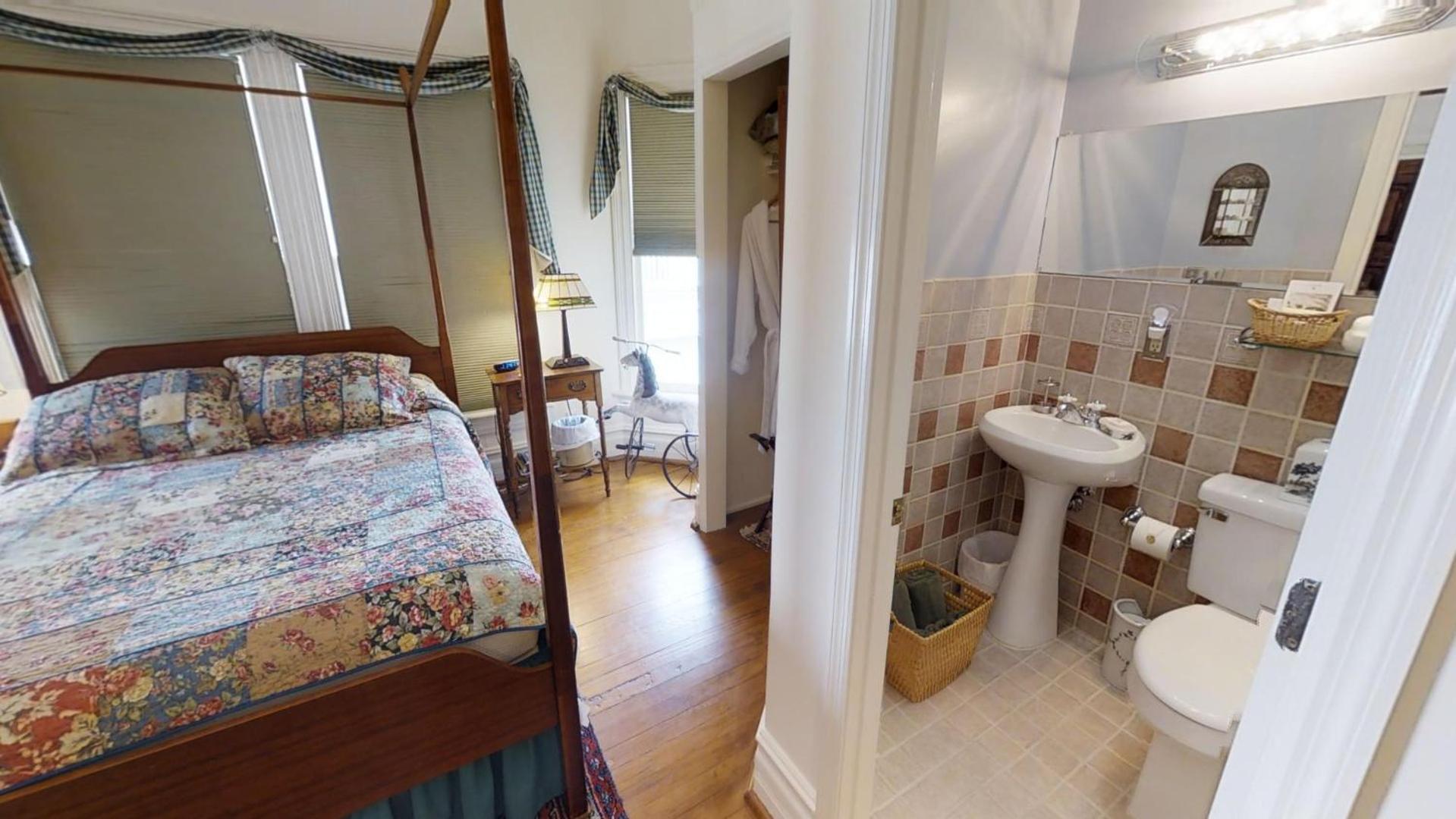 Puritan Room photo 3