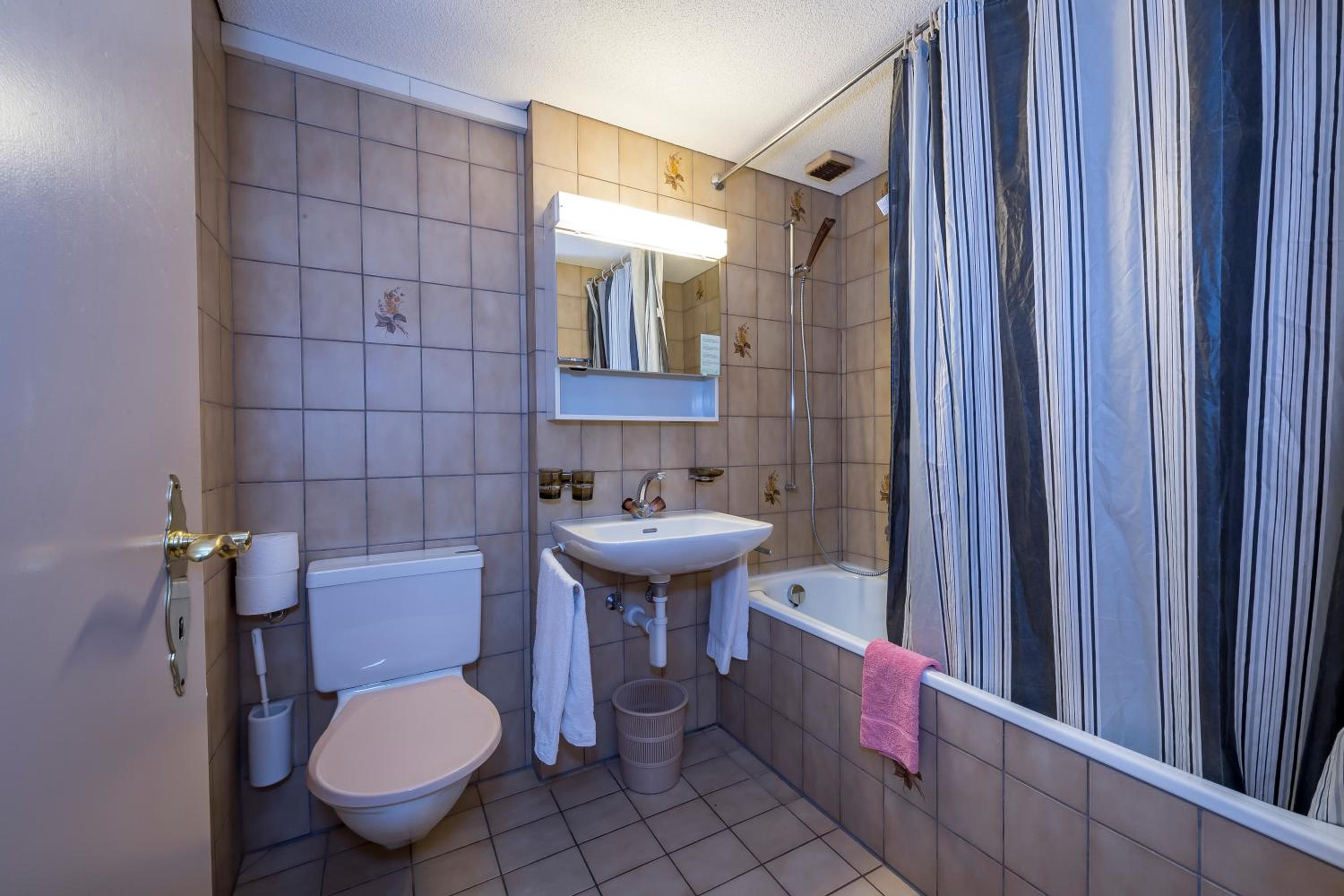 Double Room - Photo 7