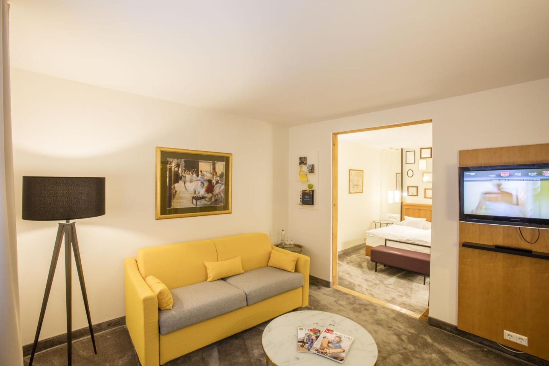 Family Room - Photo 4