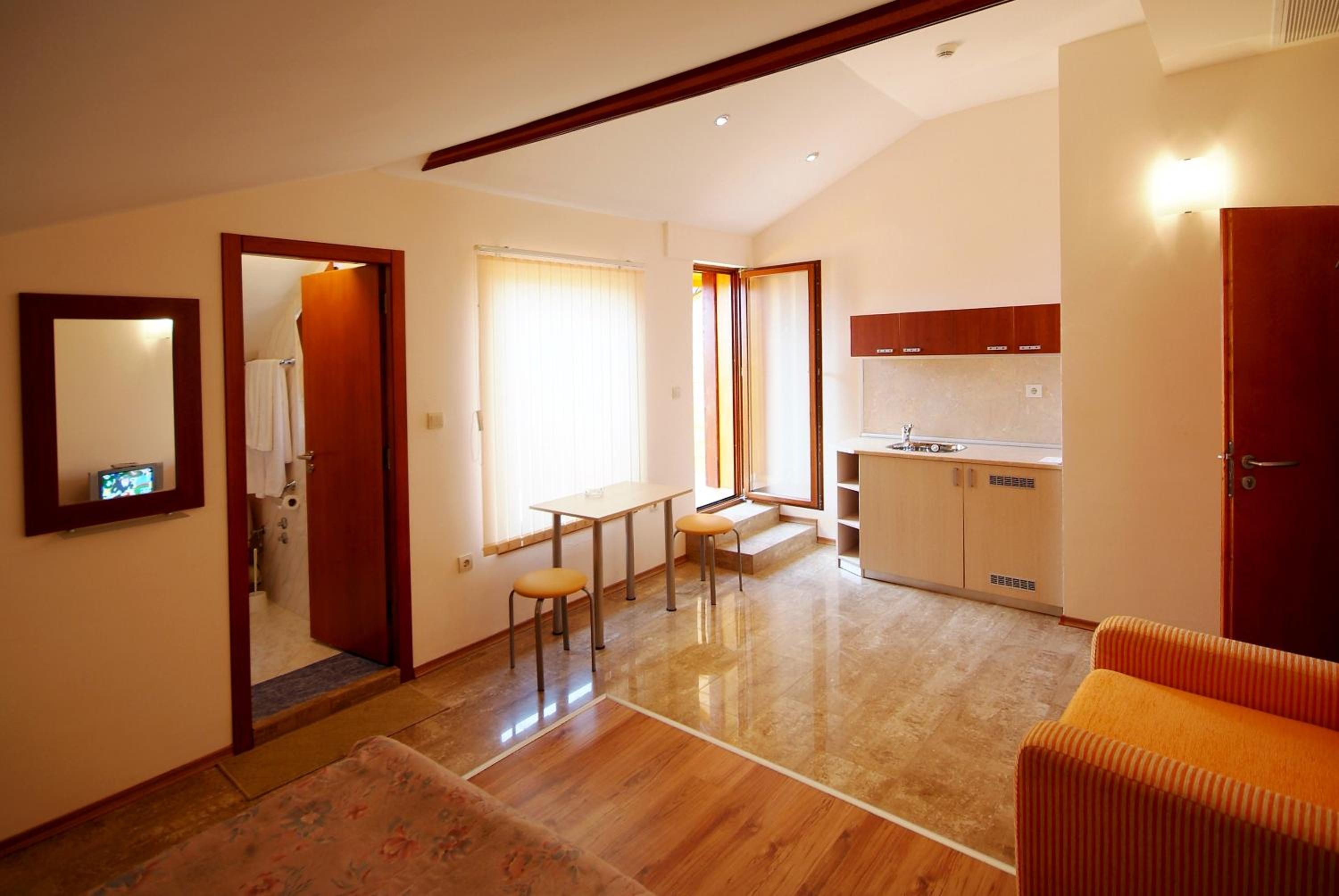 Double or Twin Room with Balcony and Side Sea View photo 3