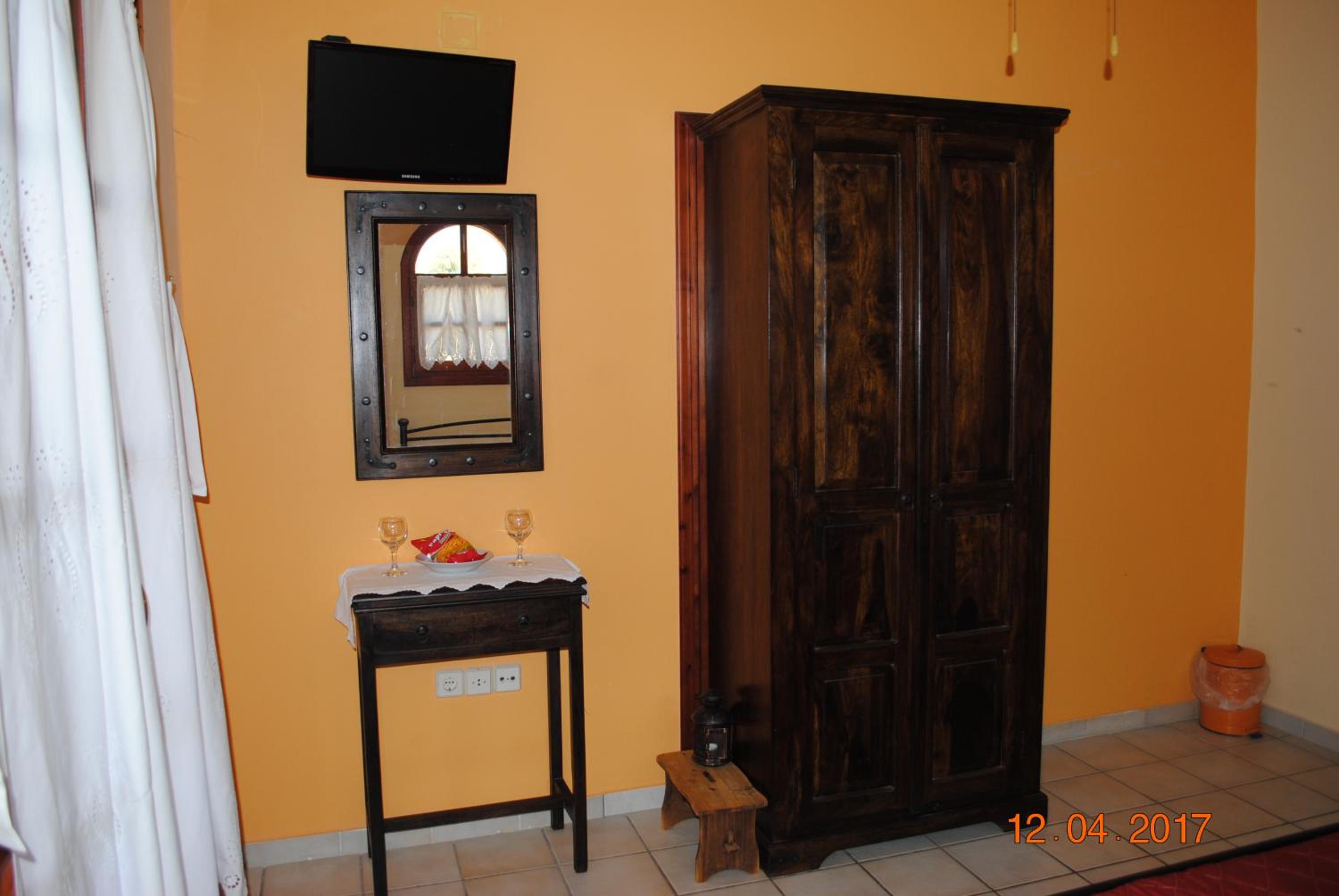 Studio (2 Adults) photo 1