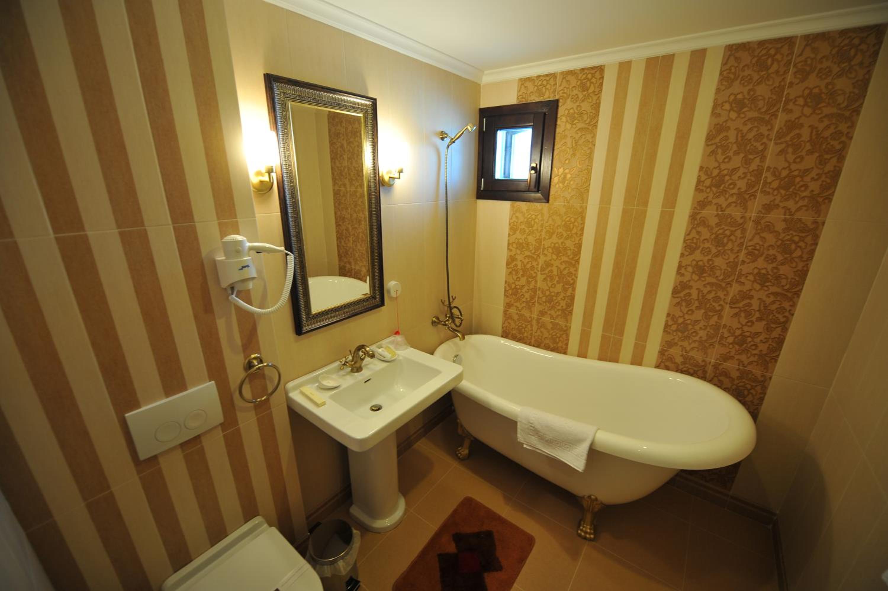 Double Room - Photo 6