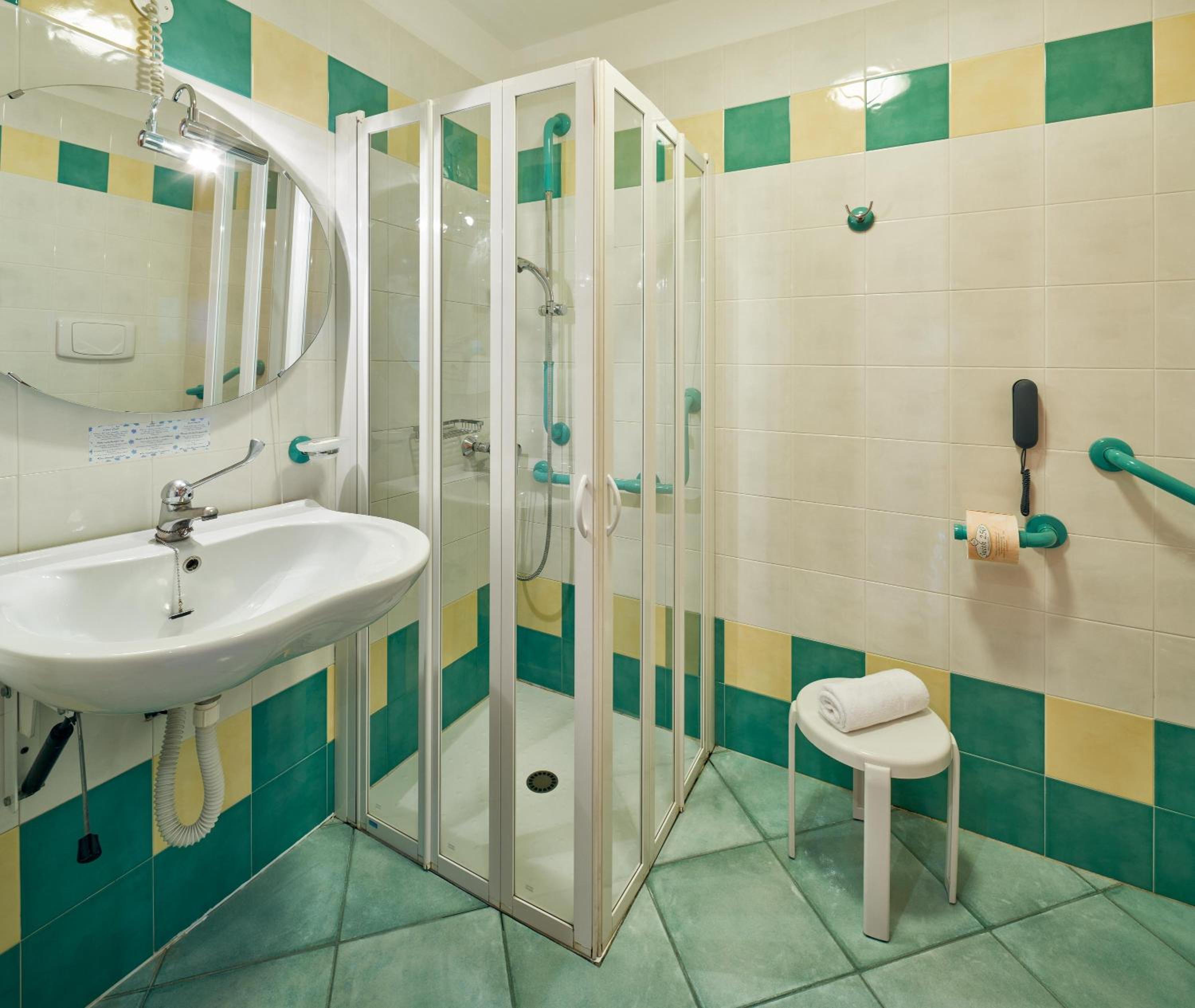 Double Or Twin Room - Disability Access photo 3