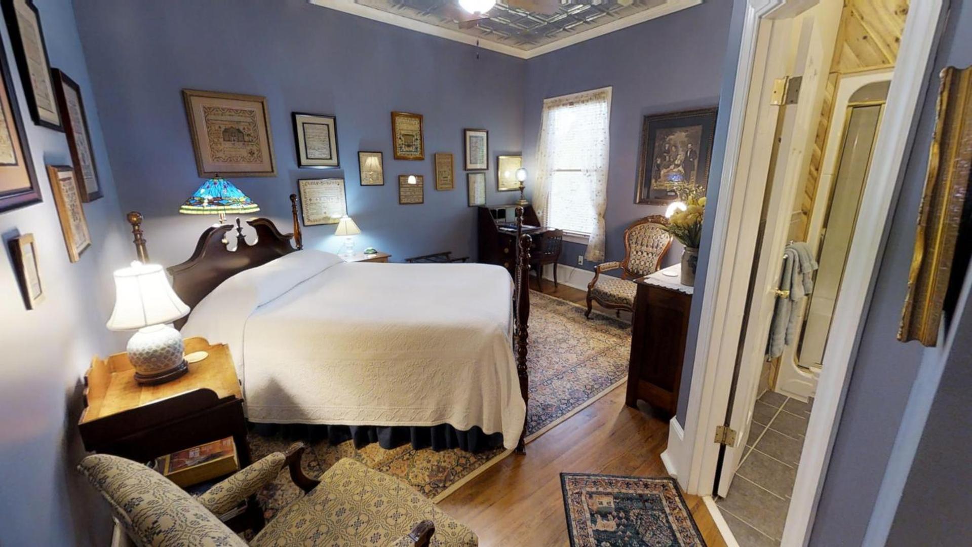 Deluxe Queen Room