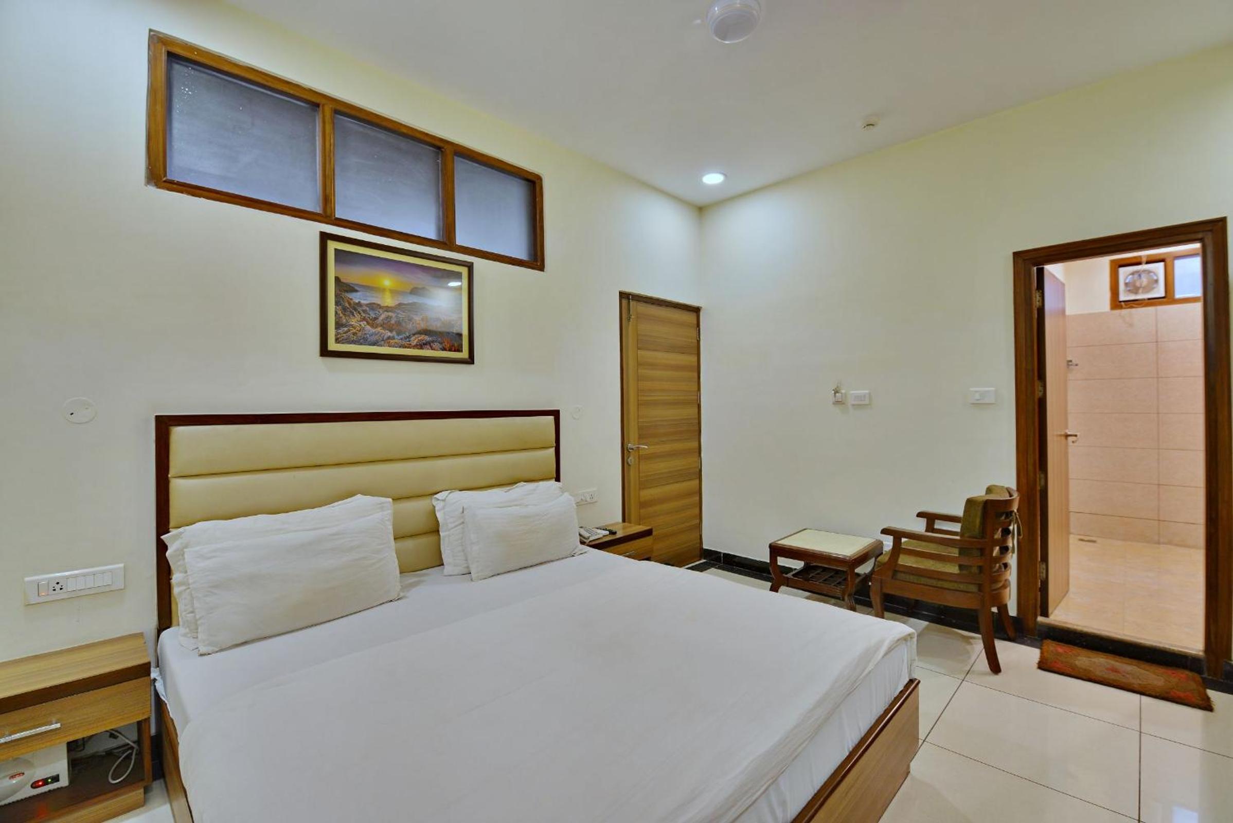 Deluxe Room - Photo 5