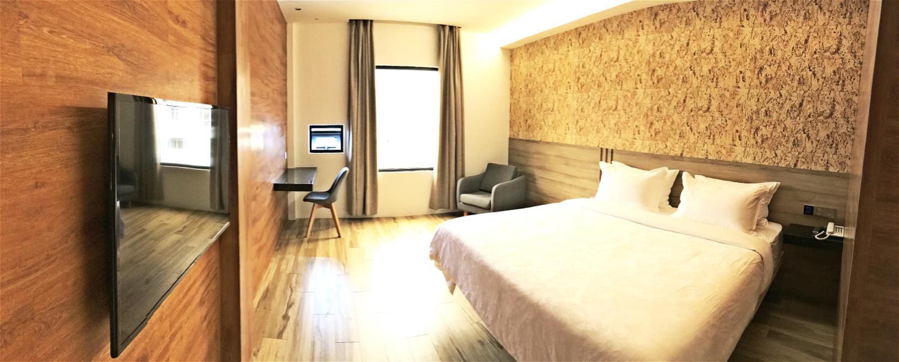 Superior King Room - Photo 5
