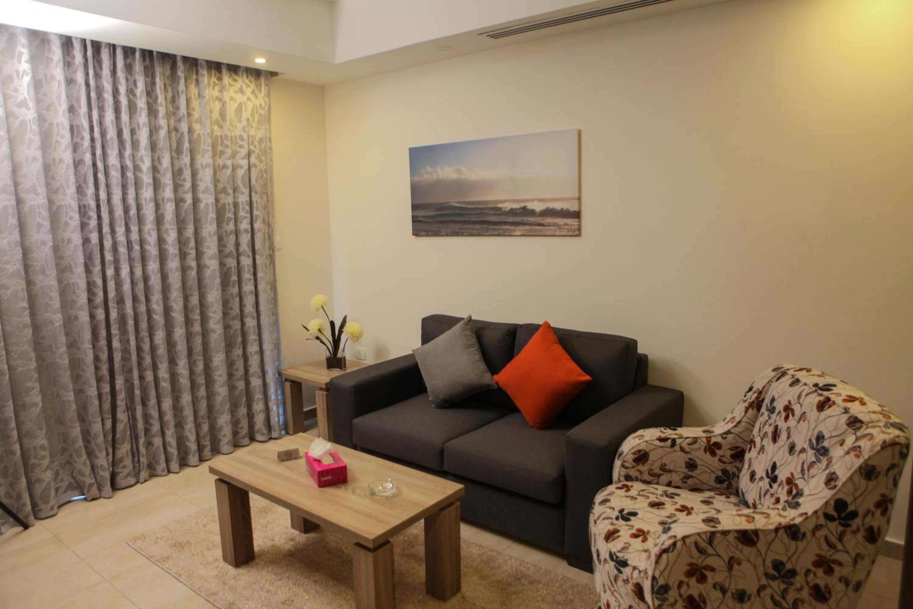 One-Bedroom Apartment - Photo 11