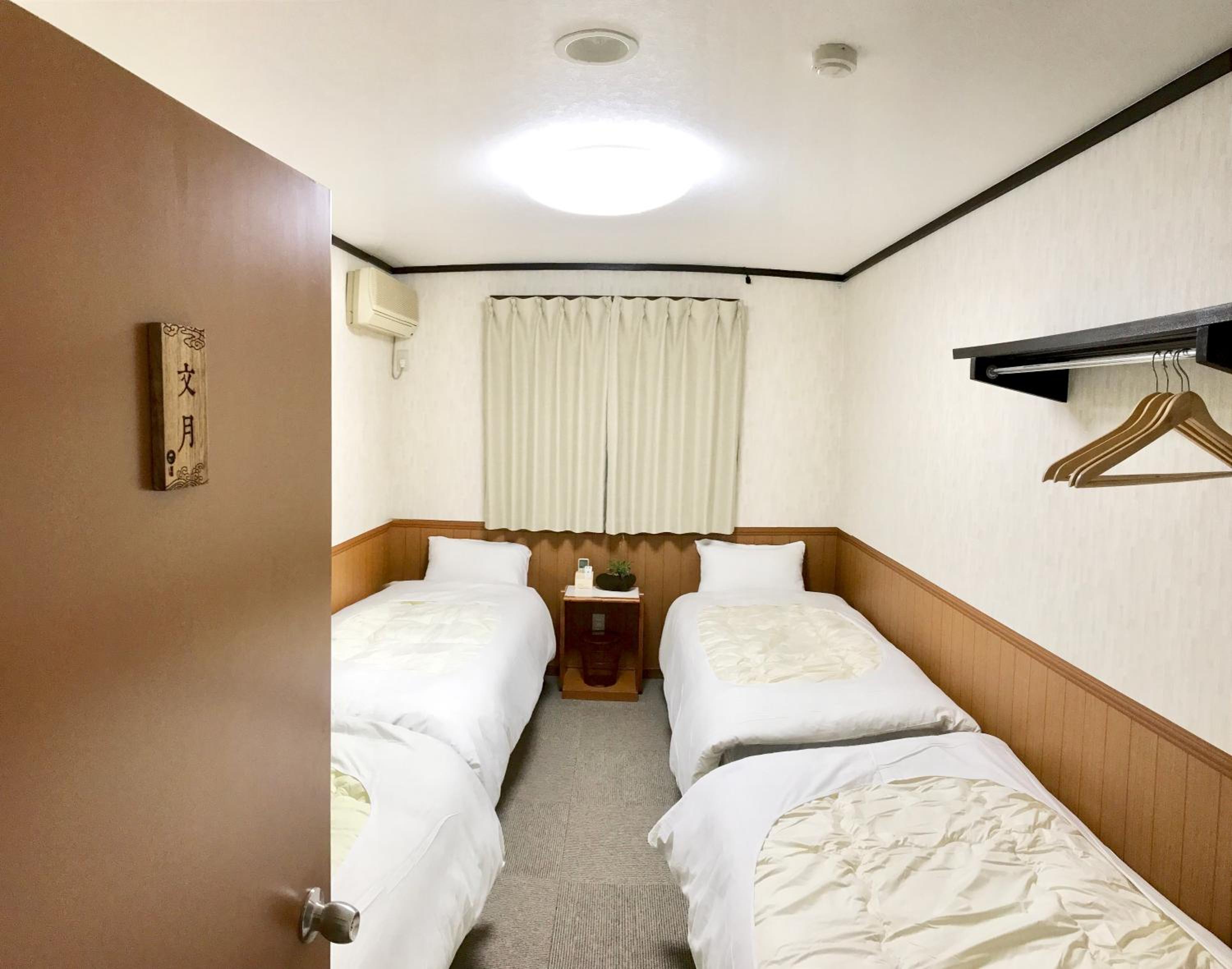 Quadruple Room with Garden View - Photo 6