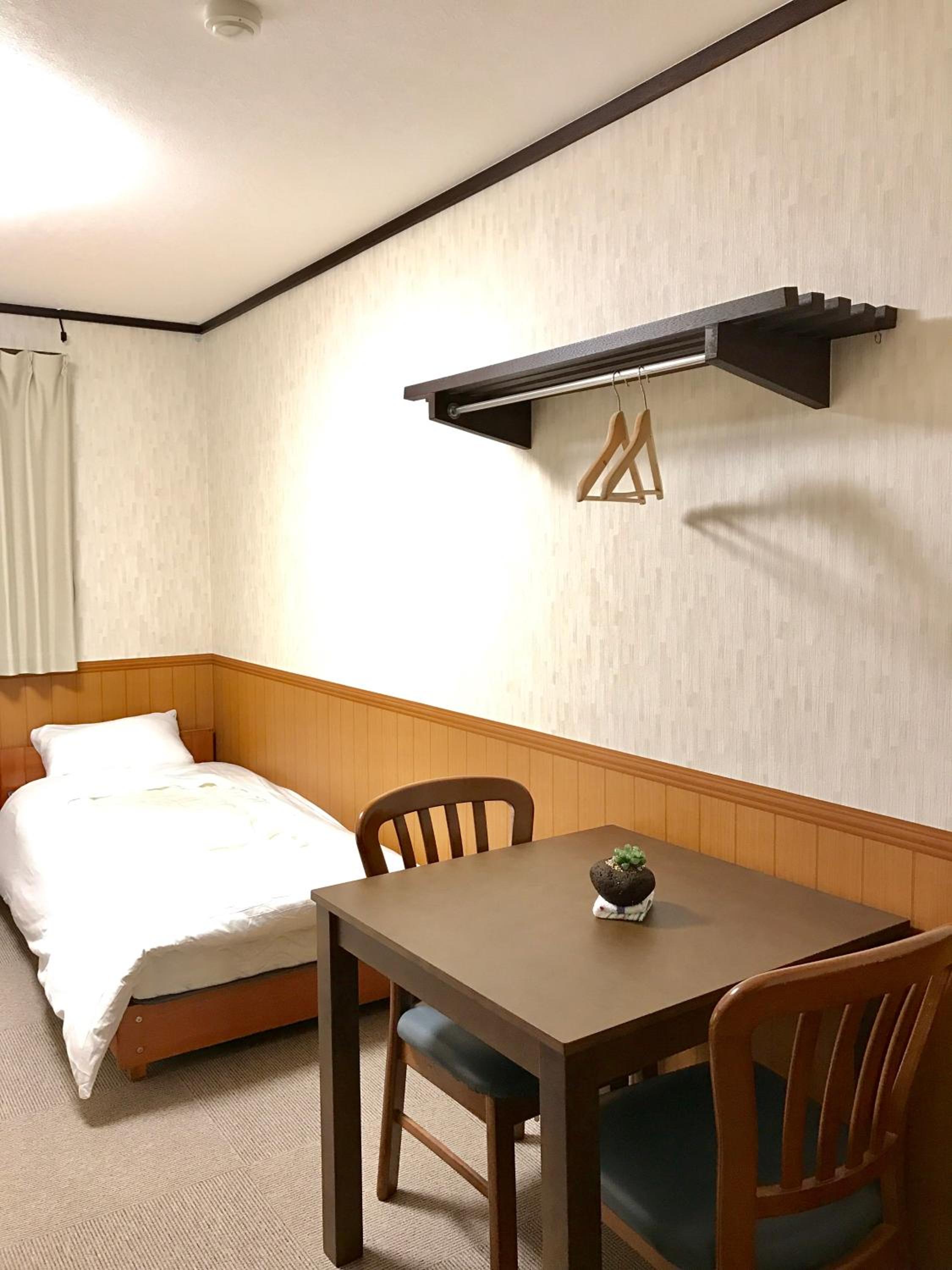 Twin Room with Bath photo 1