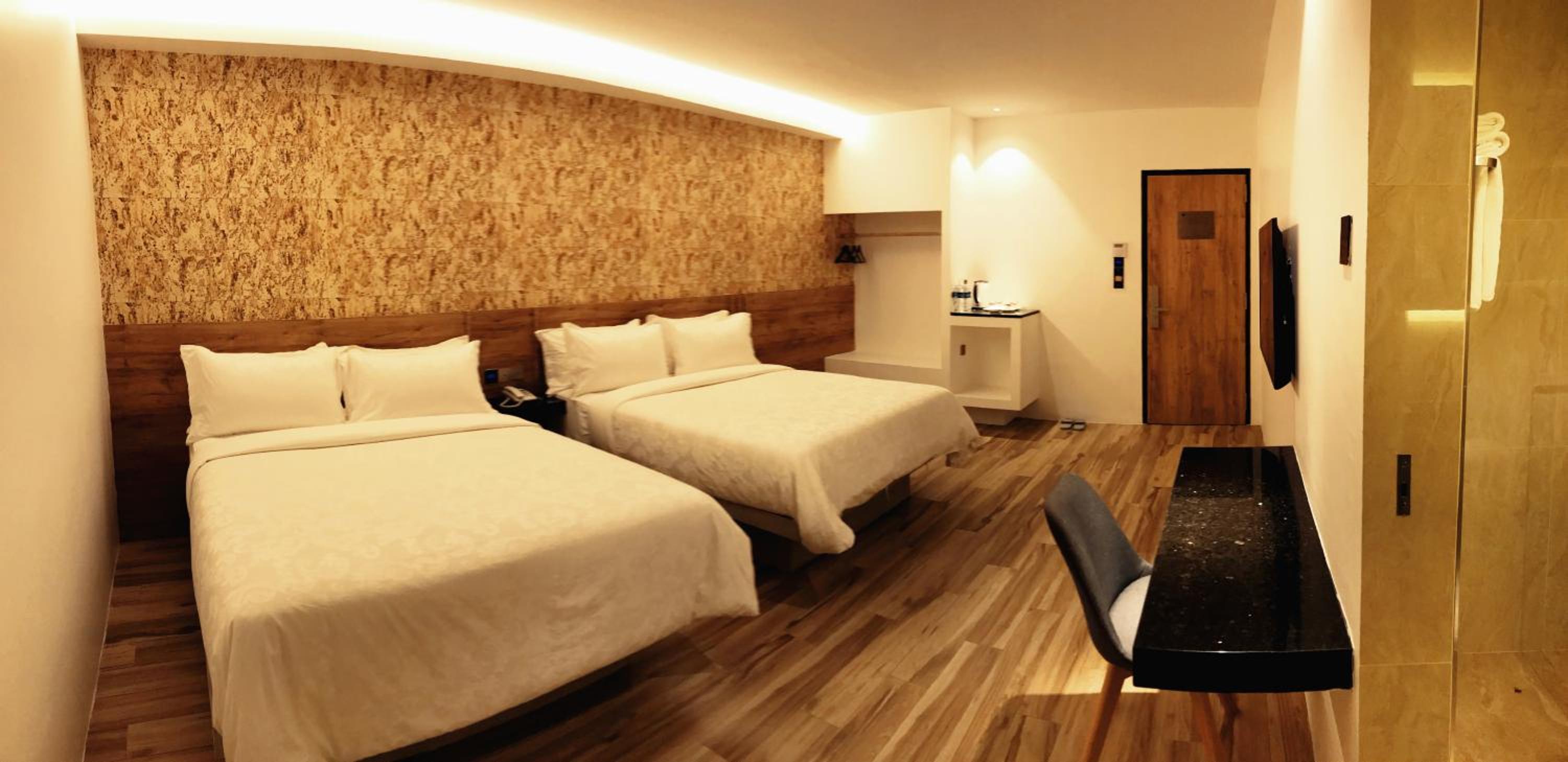 Deluxe Family Room