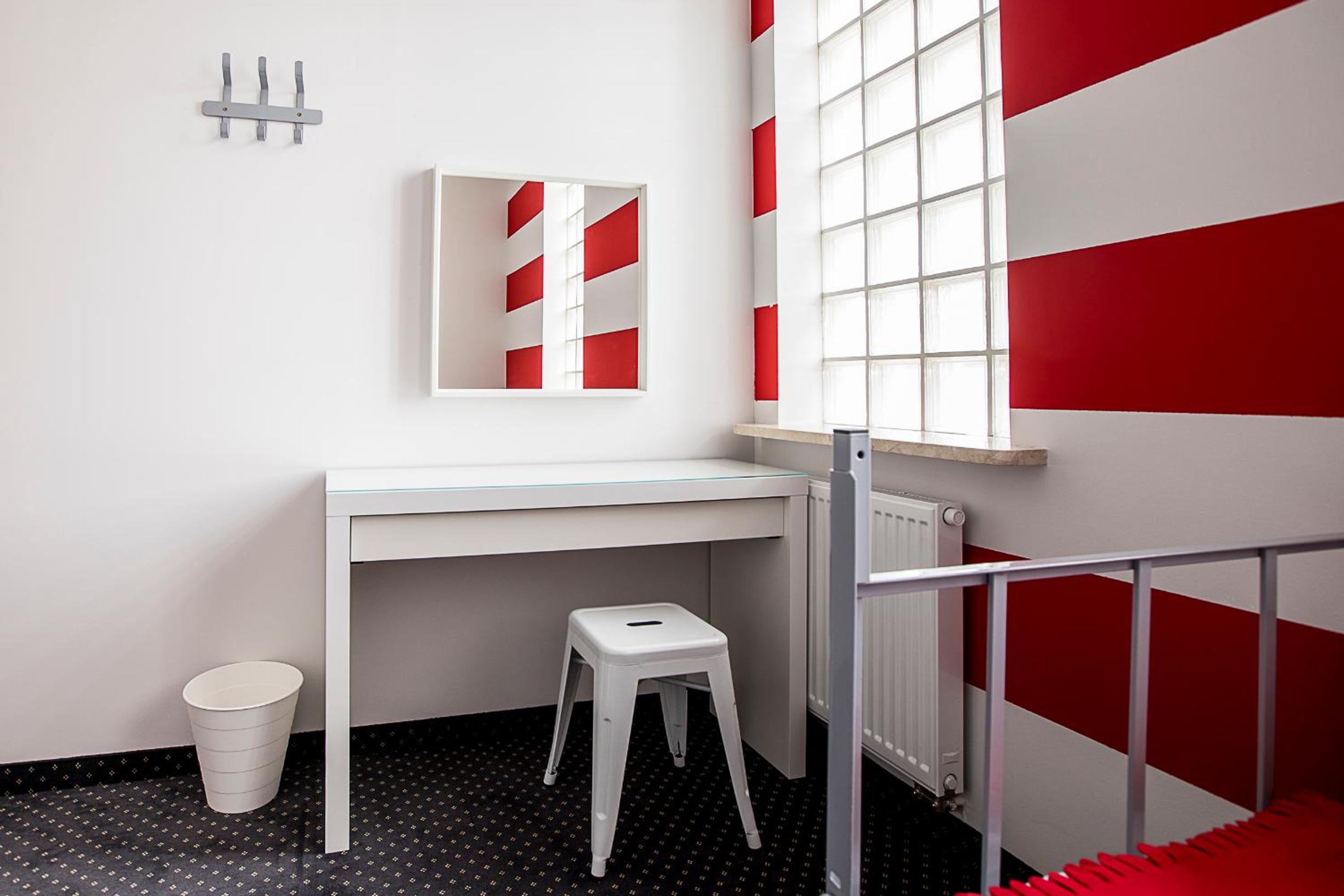 Large Twin Room - Photo 1