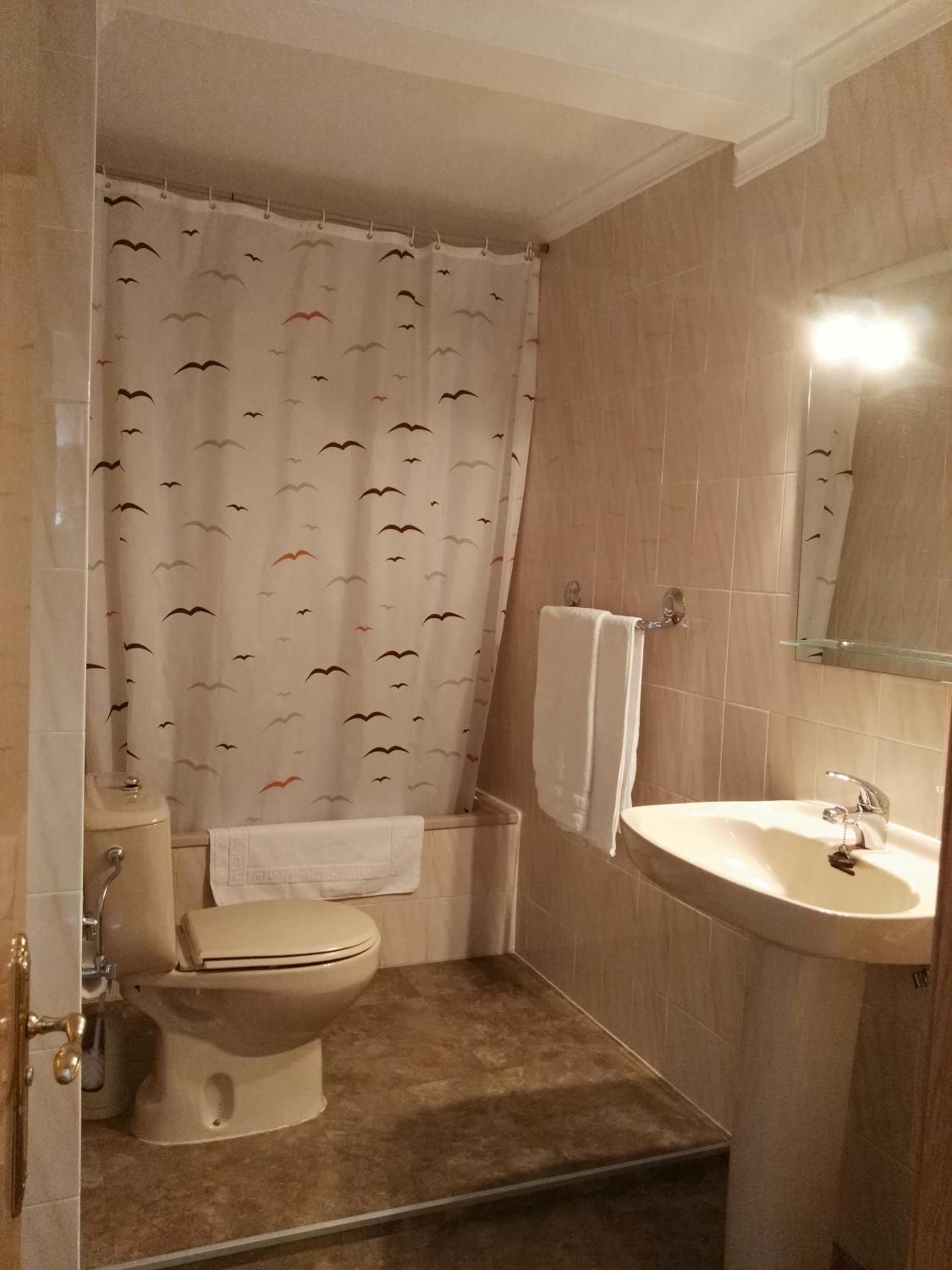 Triple Room with Private Bathroom - Photo 13
