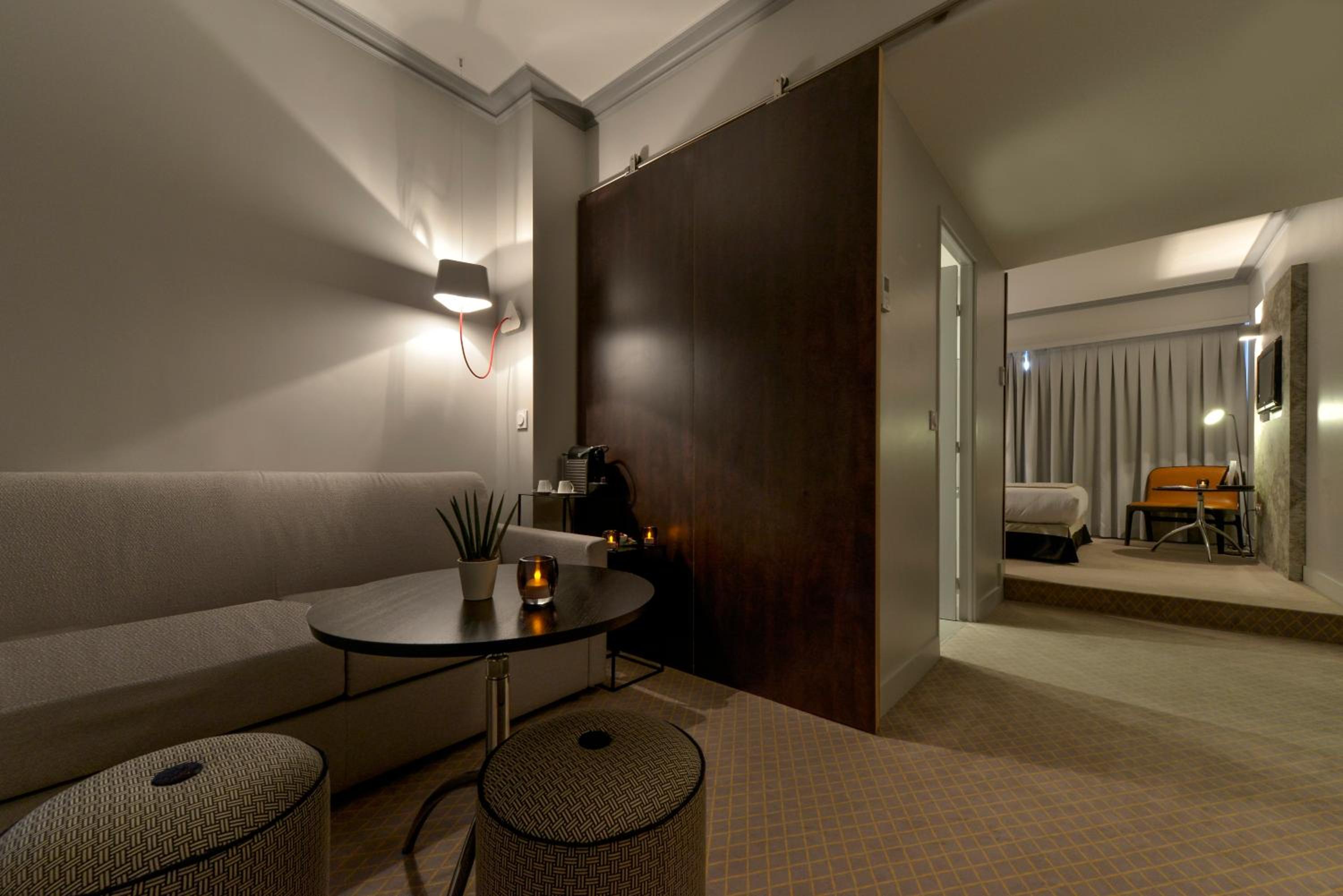 Junior Suite with Eiffel Tower View - Photo 5