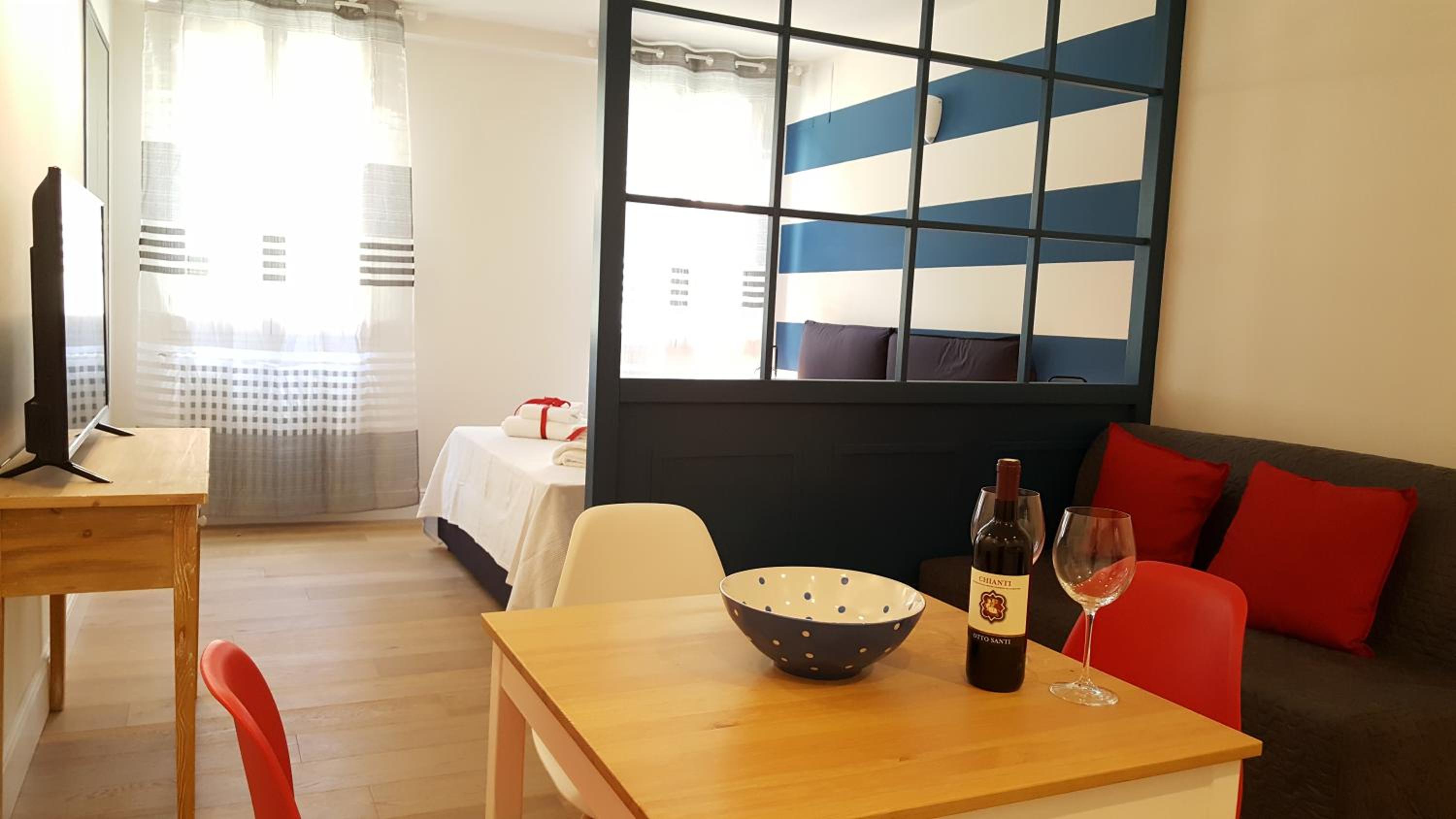 Studio Apartment photo 1