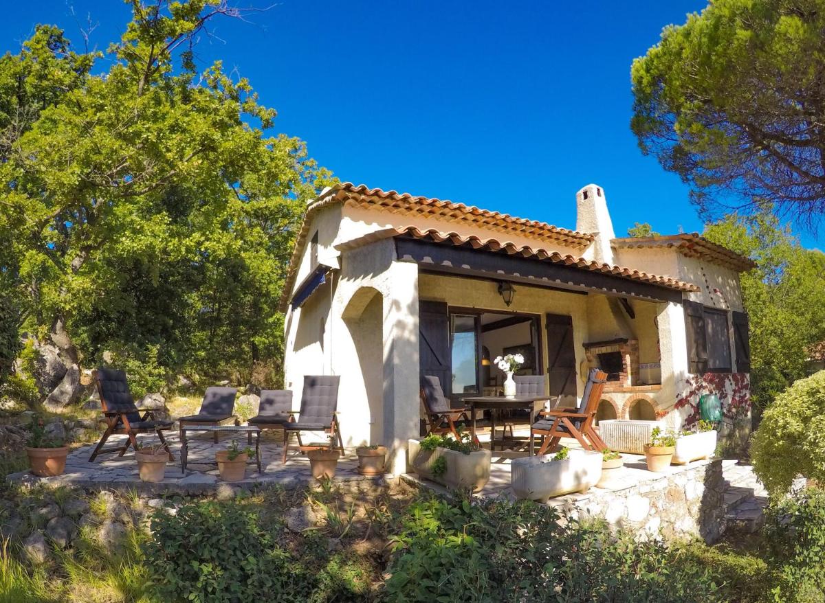 Three-Bedroom Villa with Pool and Panoramic views photo 2