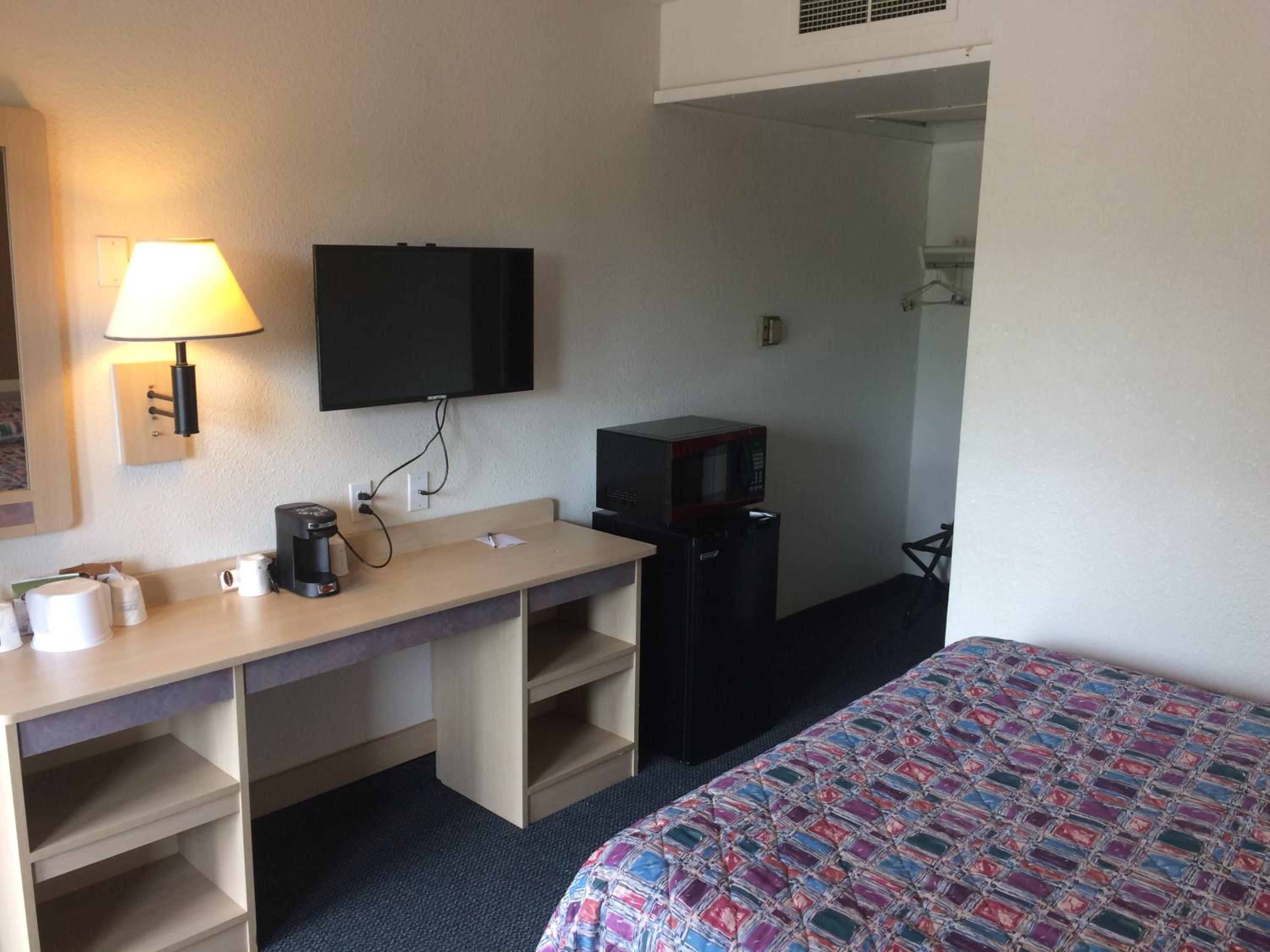 King Room - Non-Smoking photo 1