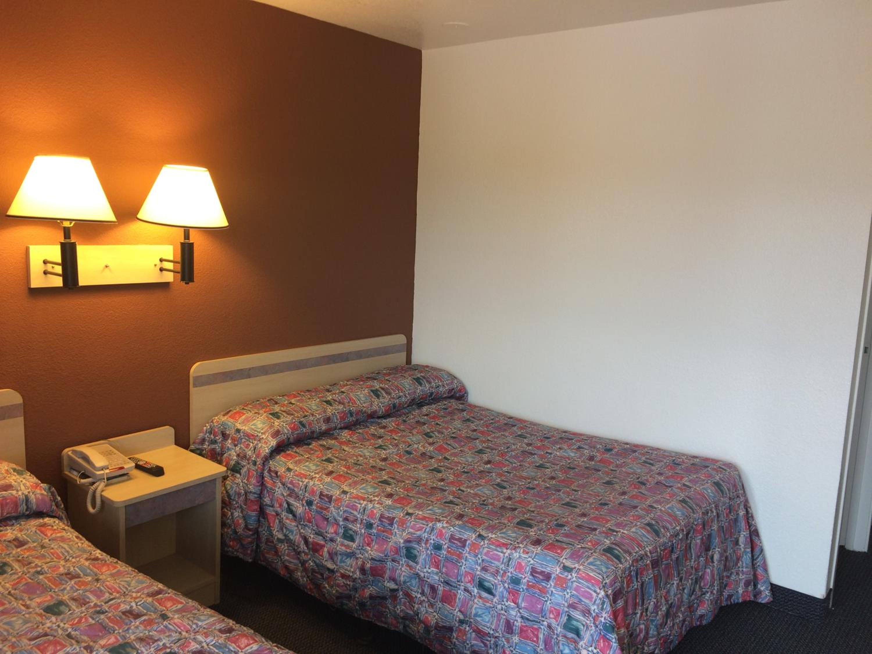 Deluxe Double Room with Two Double Beds - Smoking photo 3