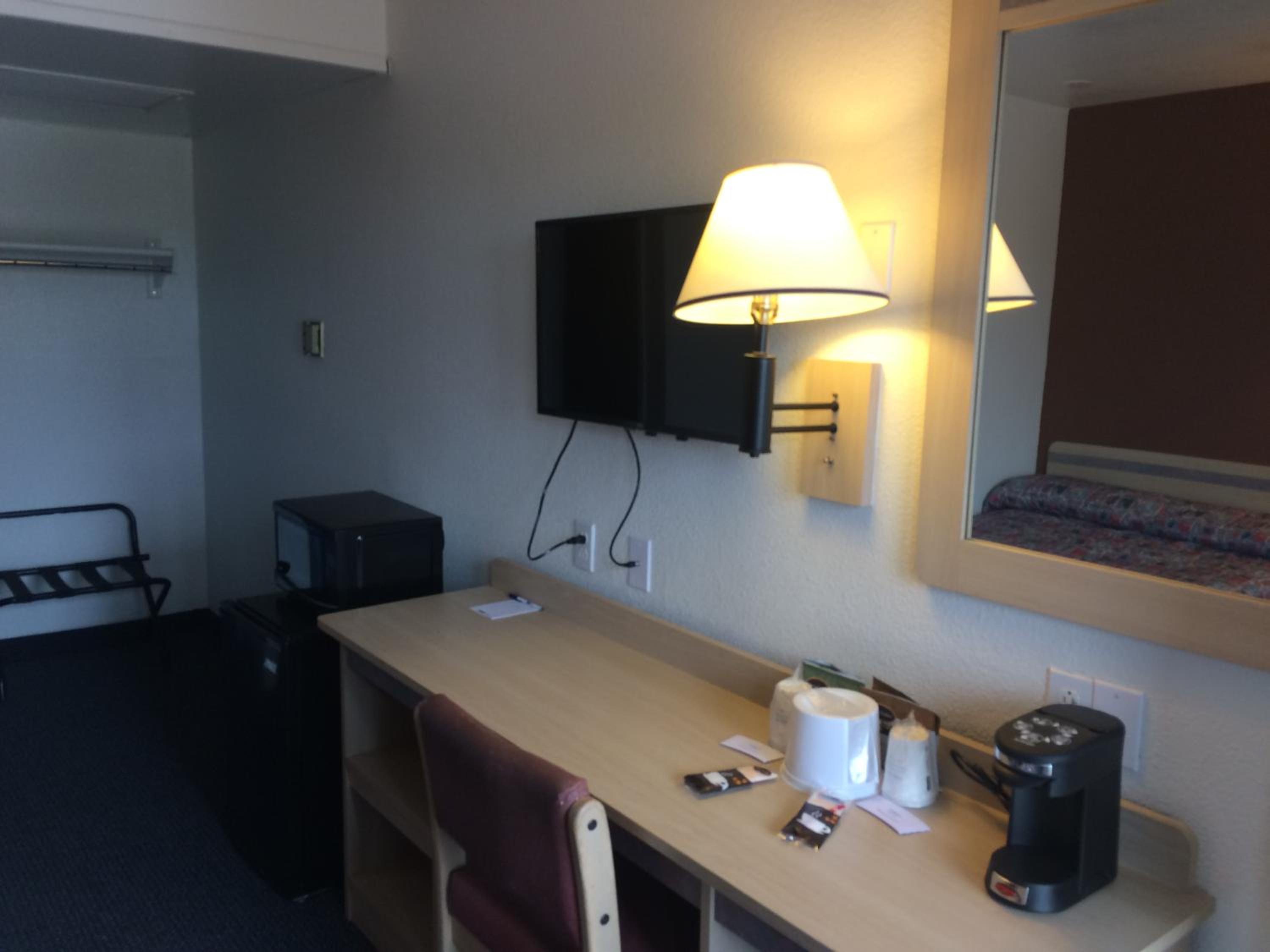 King Room - Non-Smoking photo 2