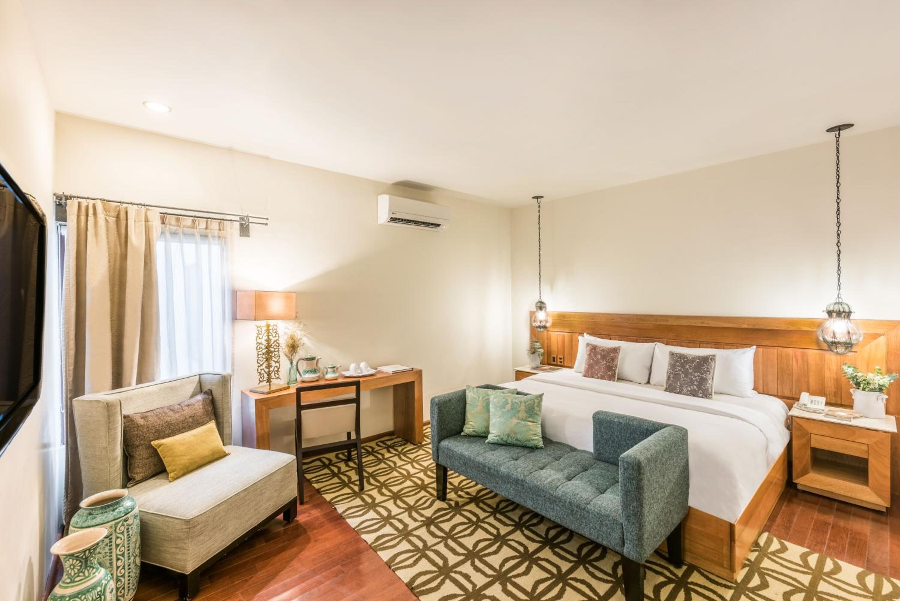 Deluxe King Suite