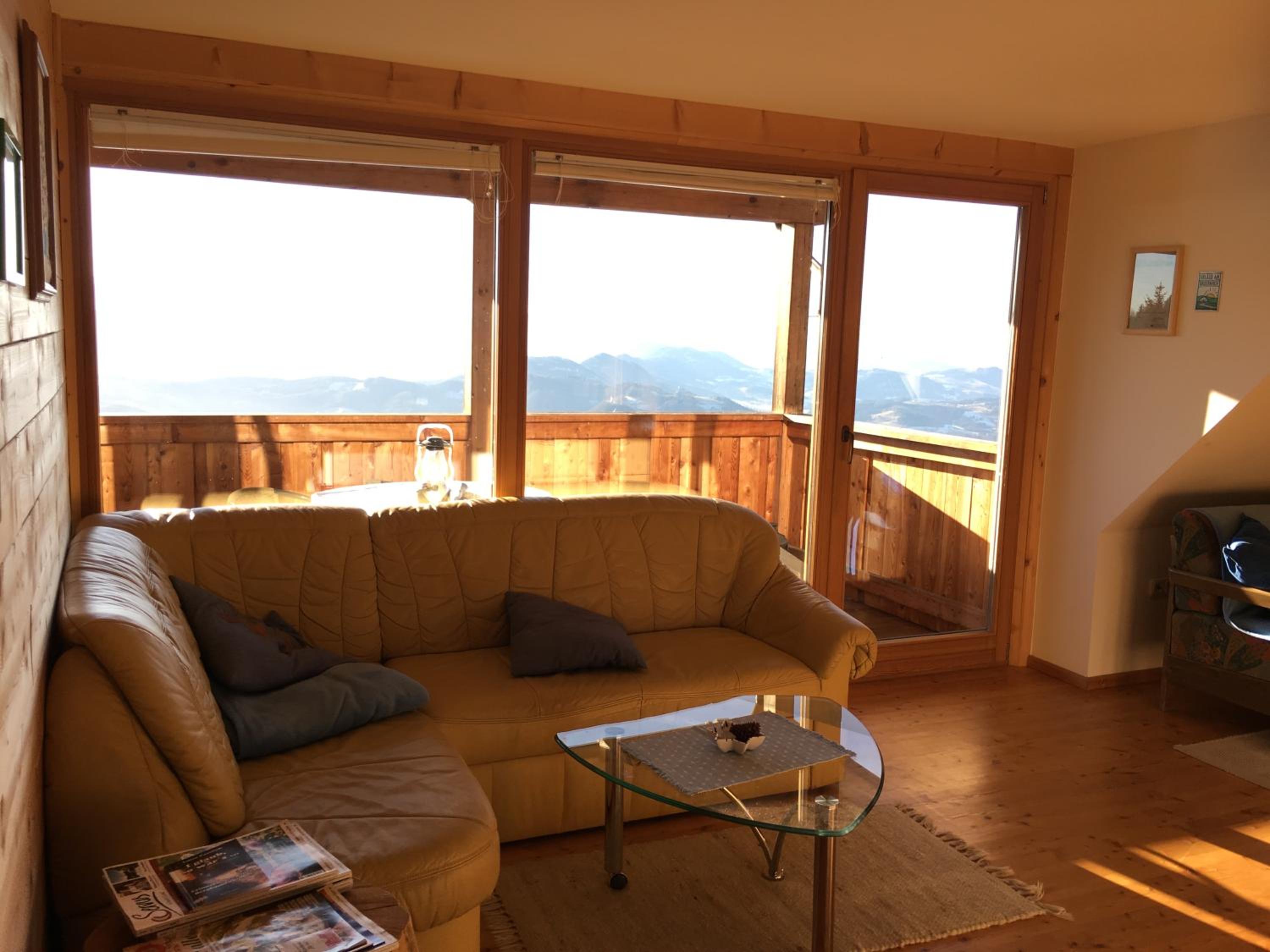 Apartment with Mountain View