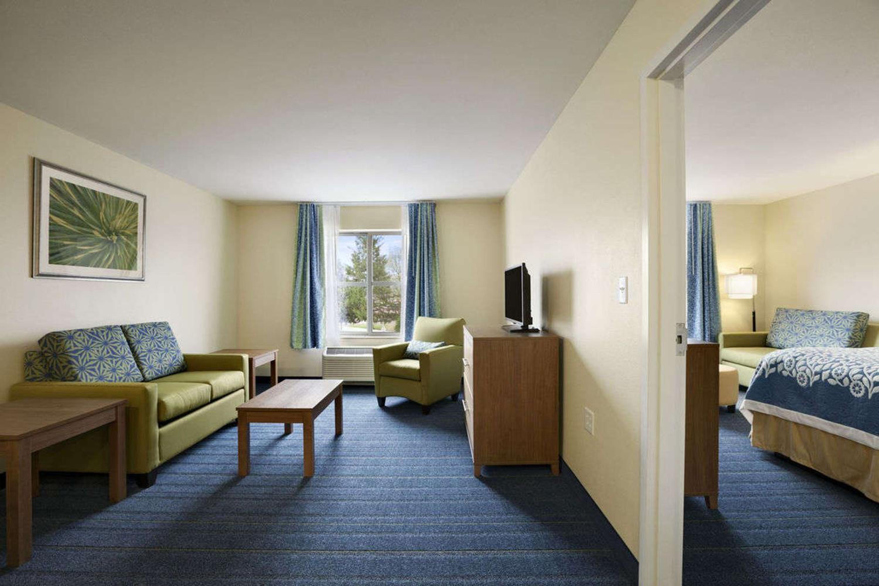 One-Bedroom Deluxe King Suite - Non-Smoking