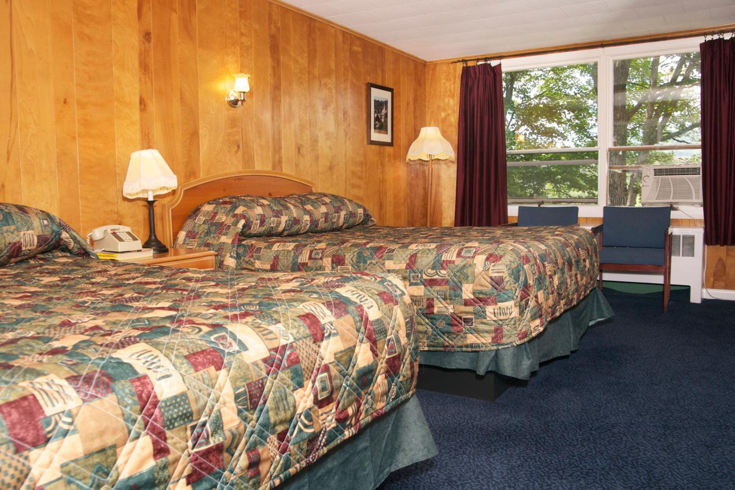 Queen Room with Two Queen Beds - Photo 1
