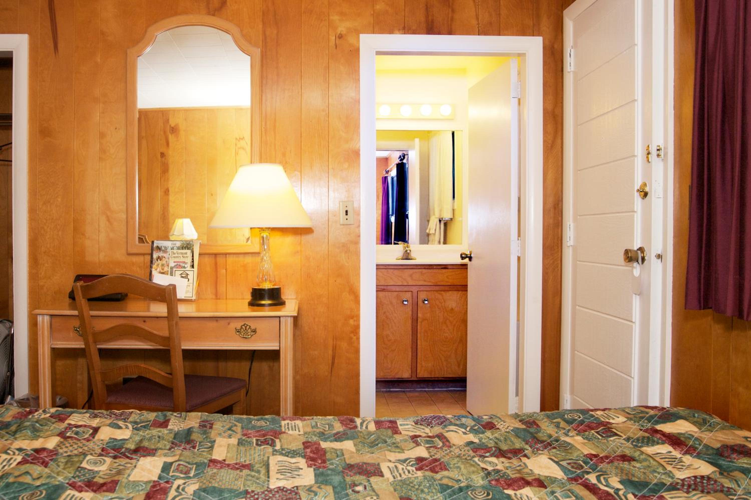 Queen Room with Two Queen Beds - Photo 3
