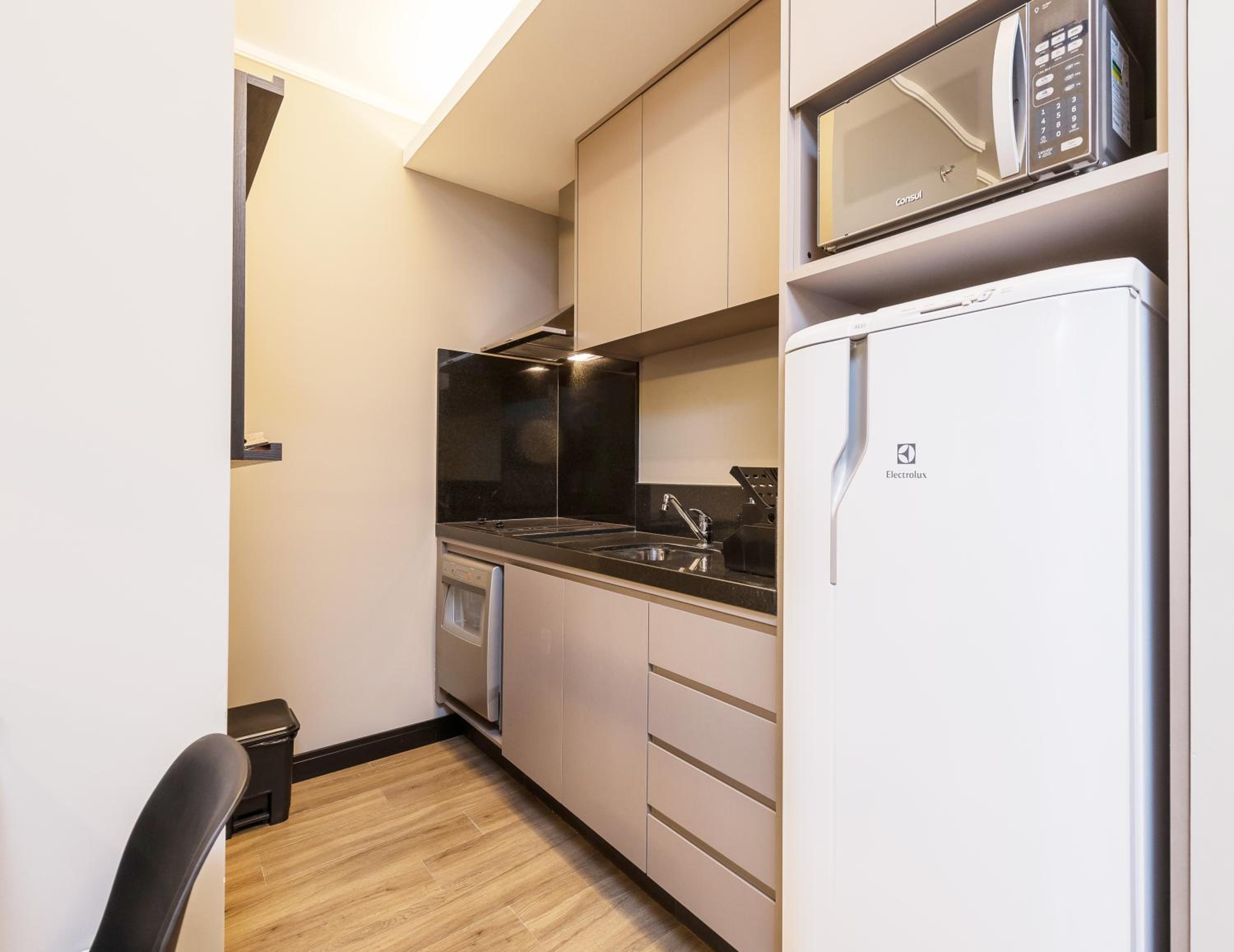 Superior Triple Room with Queen-size Bed photo 3