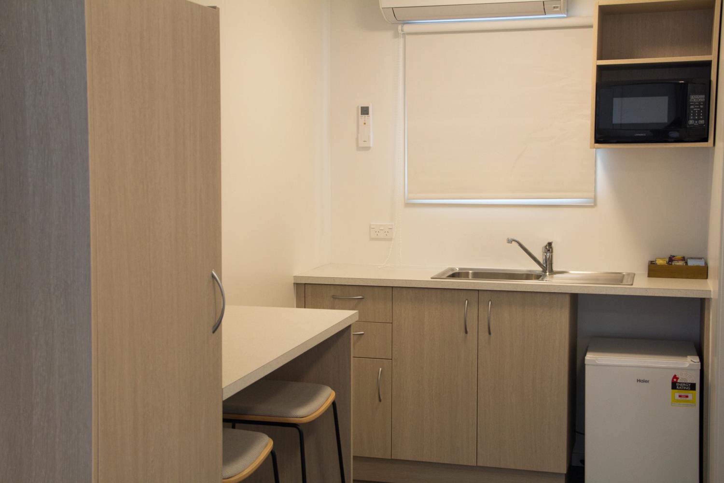 Motel Studio - Located Opposite Hotel - Photo 3