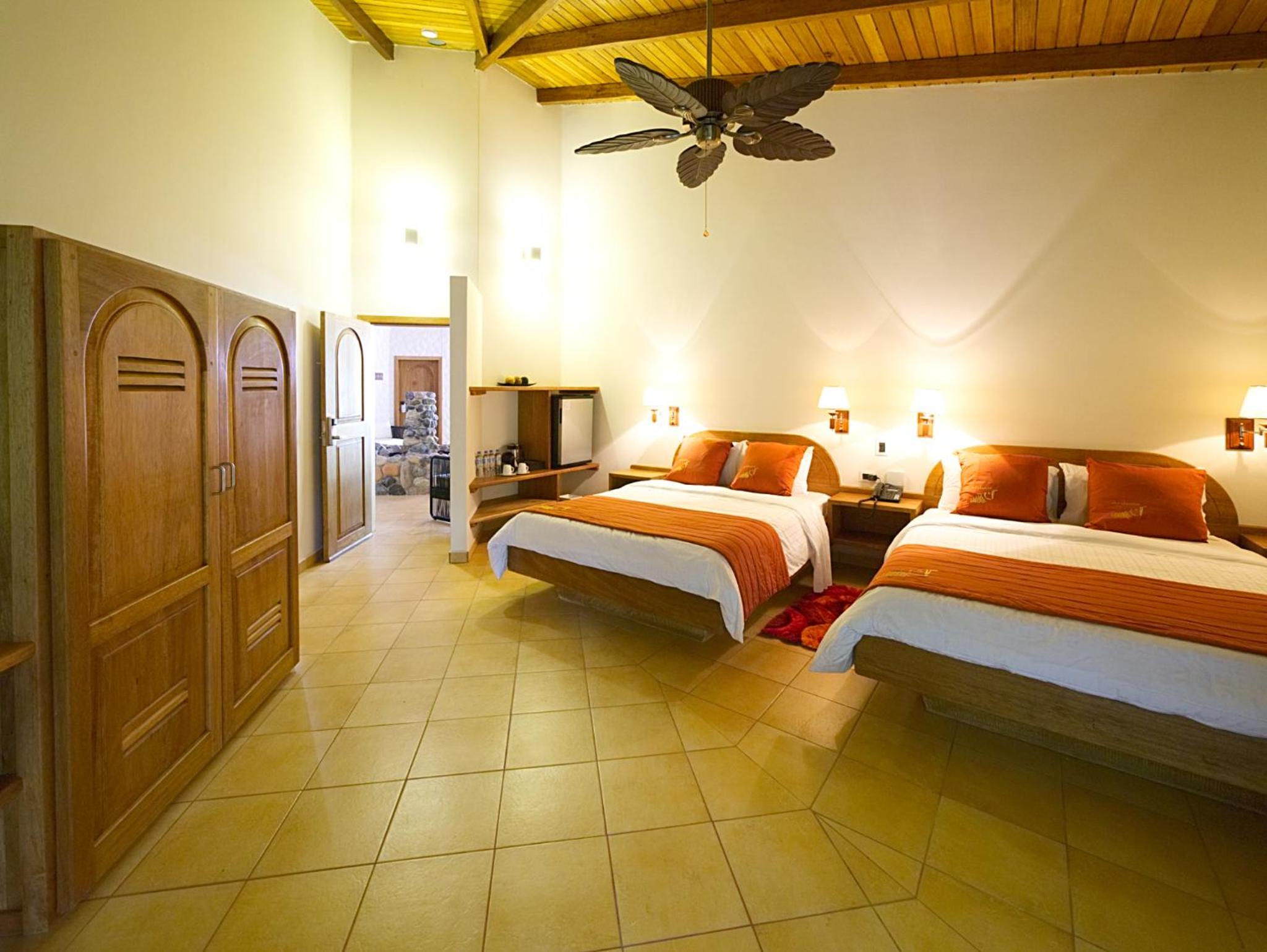 Queen Room with Two Queen Beds photo 1
