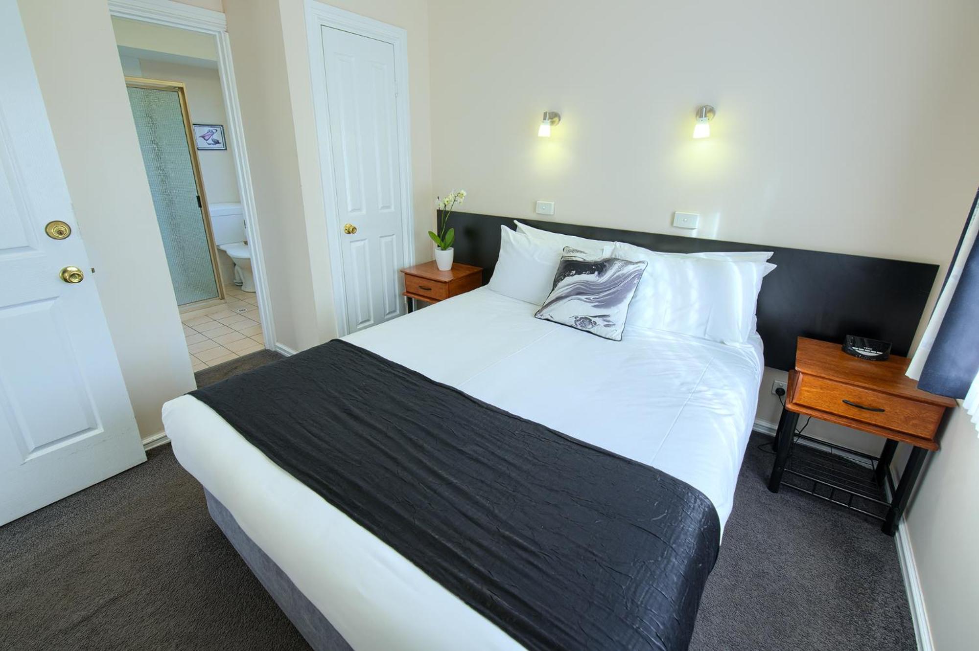 Deluxe Three-Bedroom Apartment