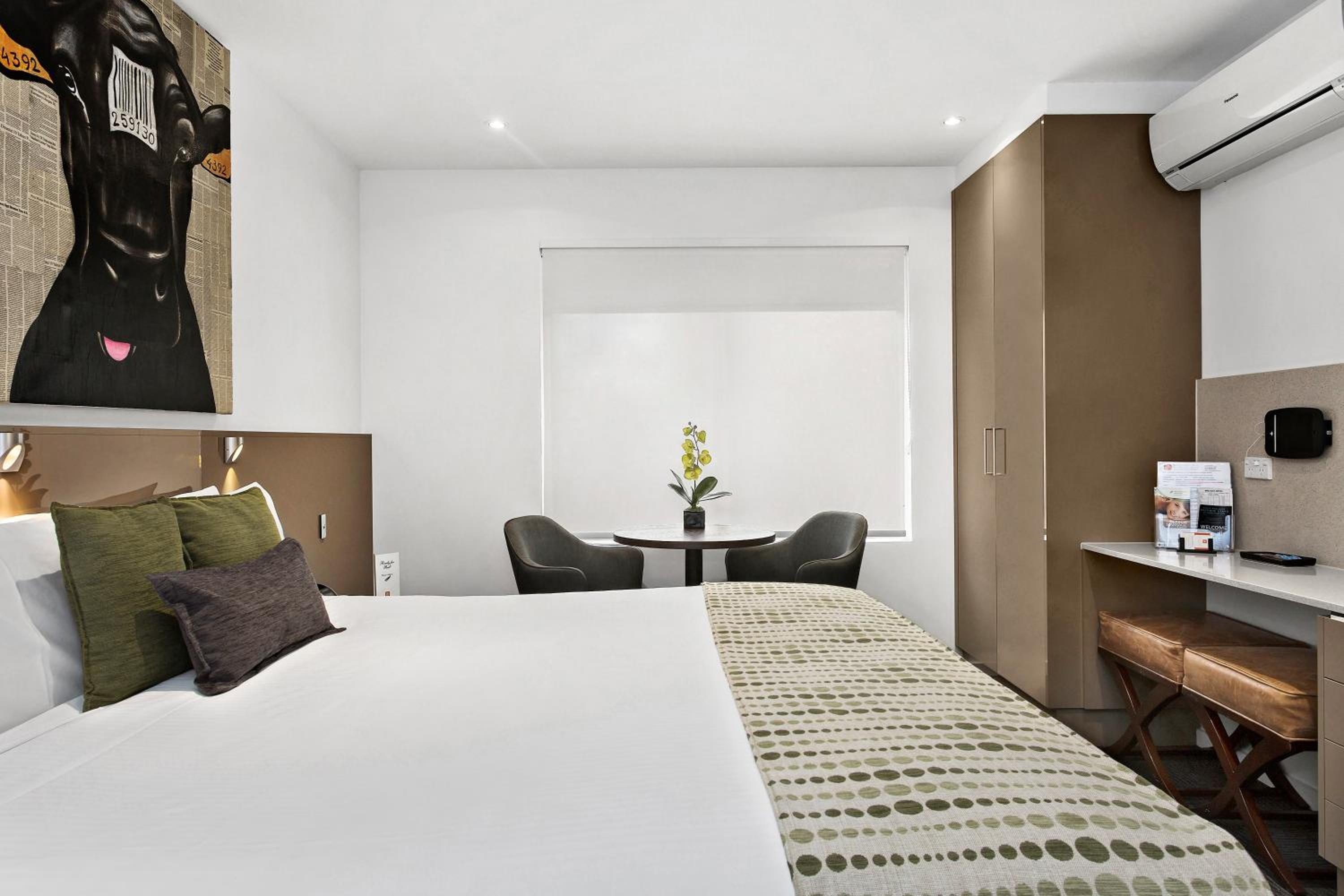 Studio Apartment - Photo 2