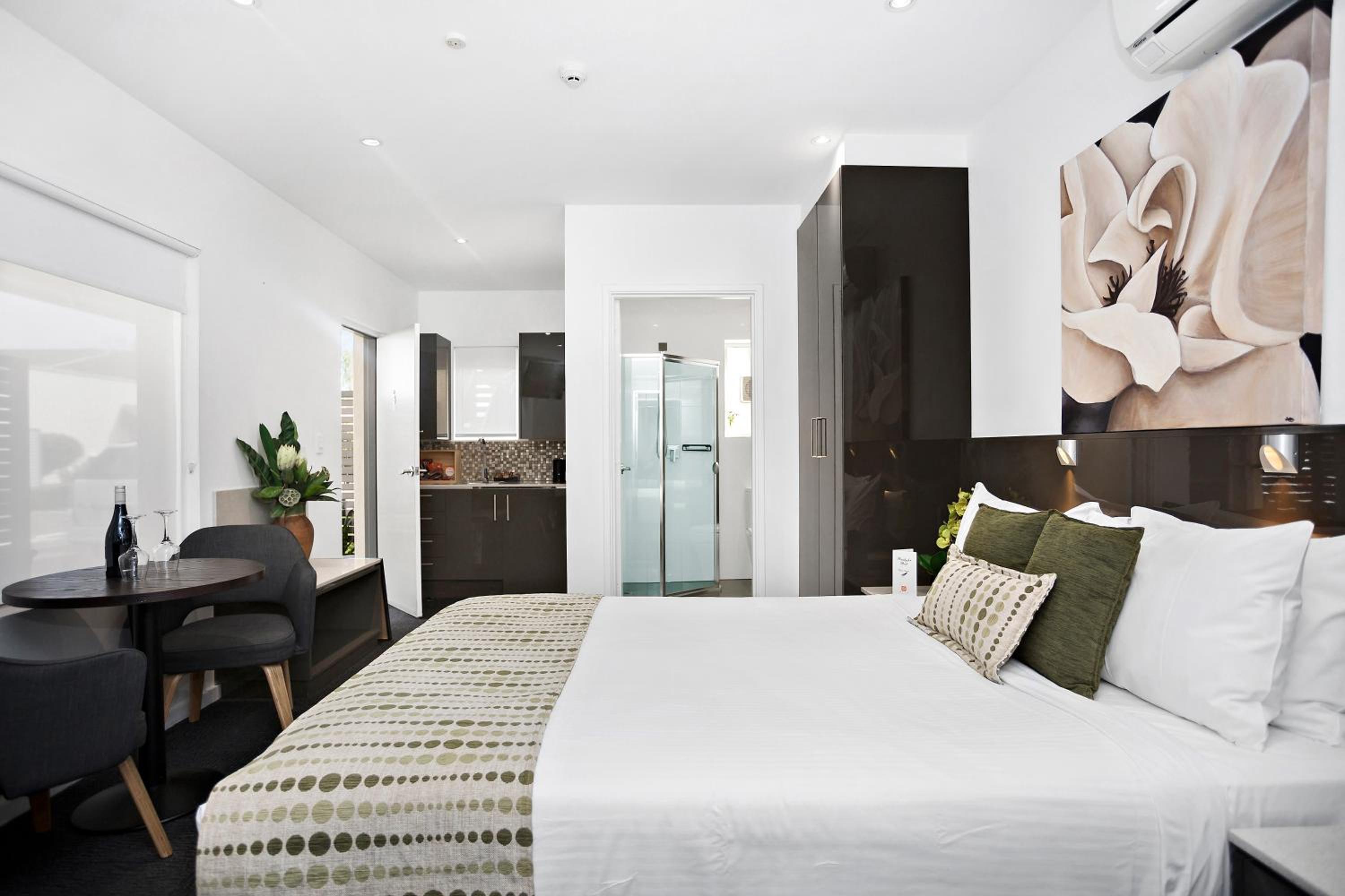Studio Apartment - Photo 11