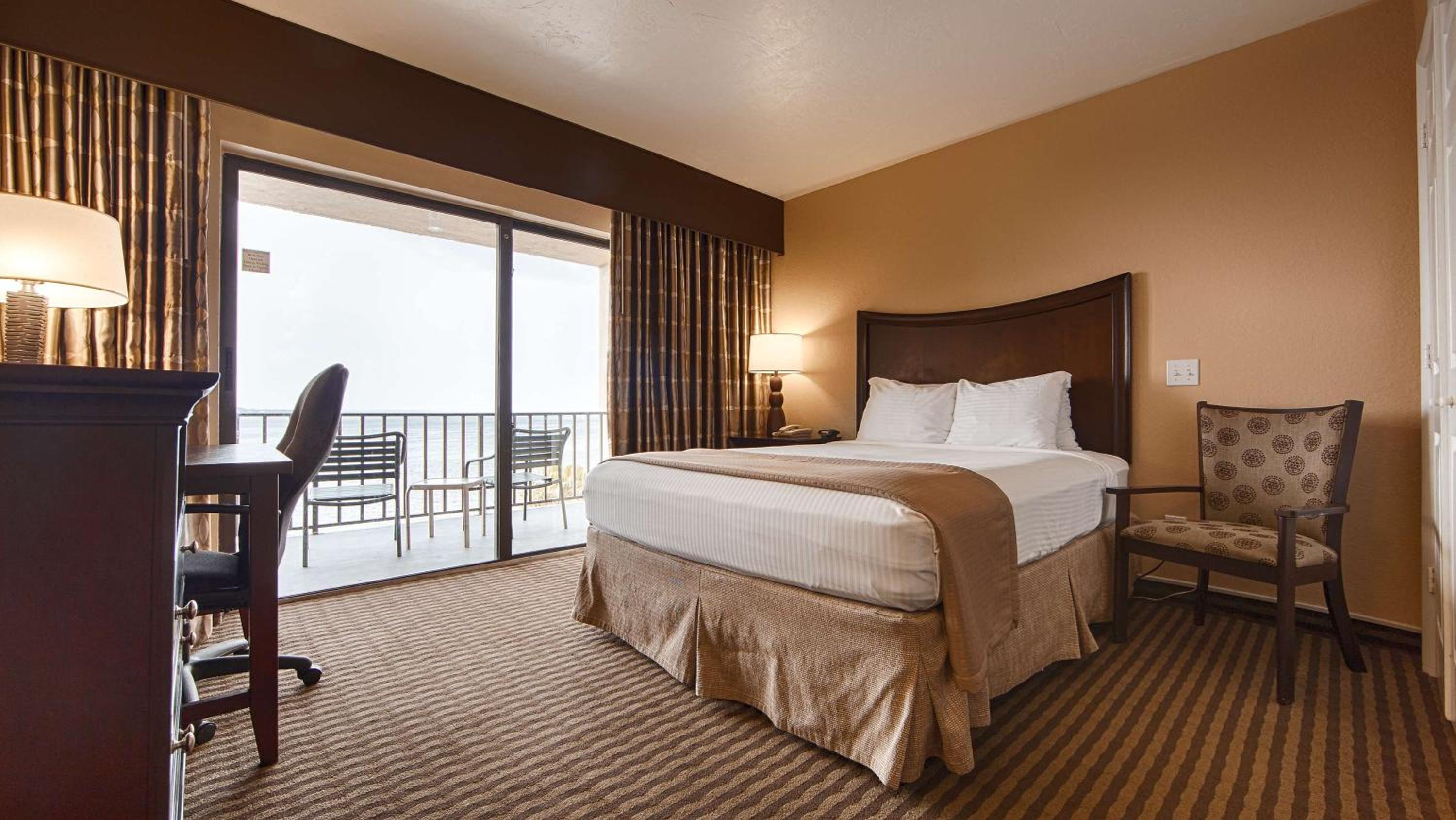 Queen Room with Balcony - Non-Smoking - Photo 1